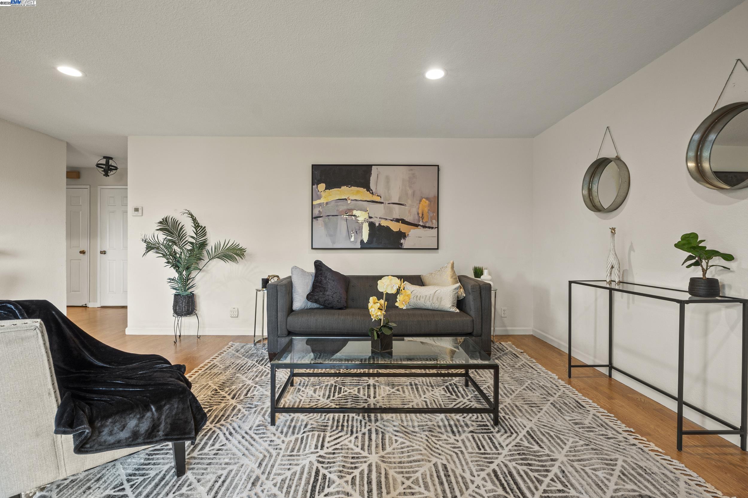 Photo #5: 41115005 Listing 