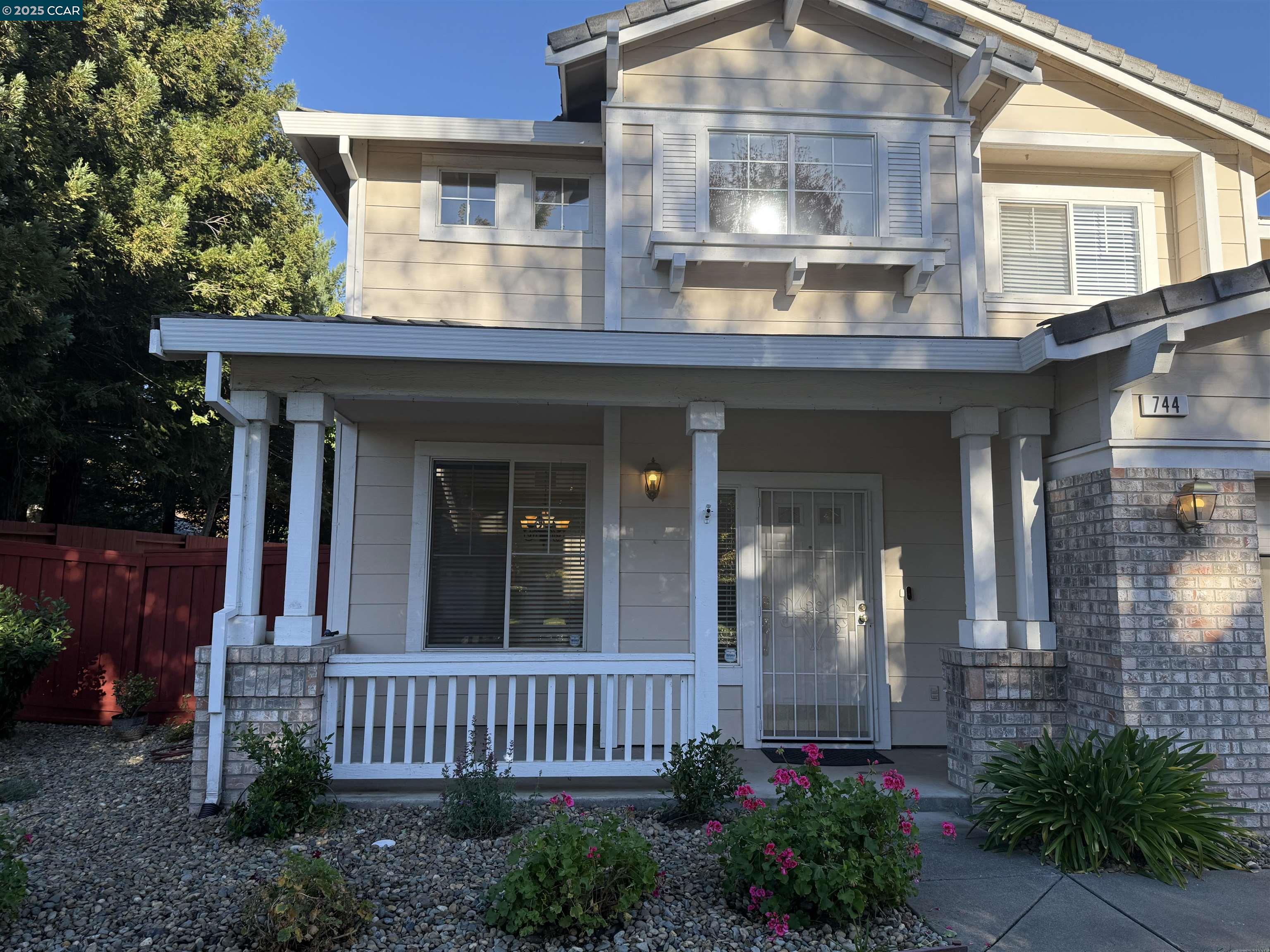 Detail Gallery Image 3 of 24 For 744 Emerald Bay Dr, Fairfield,  CA 94534 - 5 Beds | 3 Baths