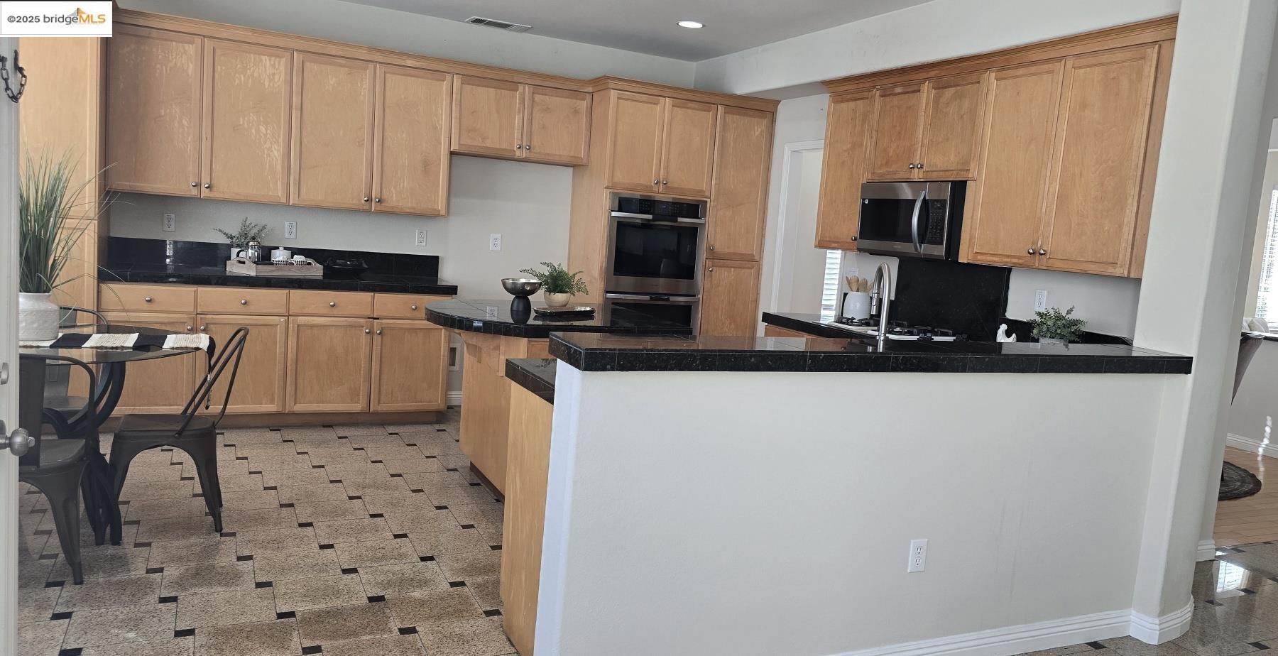 Detail Gallery Image 10 of 37 For 3210 Bear Ridge Way, Antioch,  CA 94531 - 5 Beds | 3 Baths