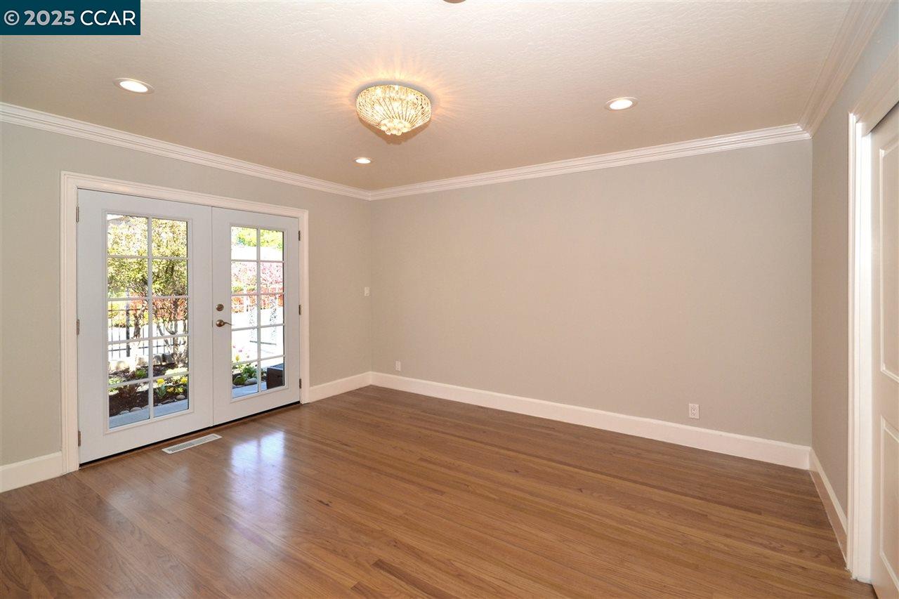 Detail Gallery Image 15 of 29 For 56 Bates Blvd, Orinda,  CA 94563 - 4 Beds | 2/1 Baths