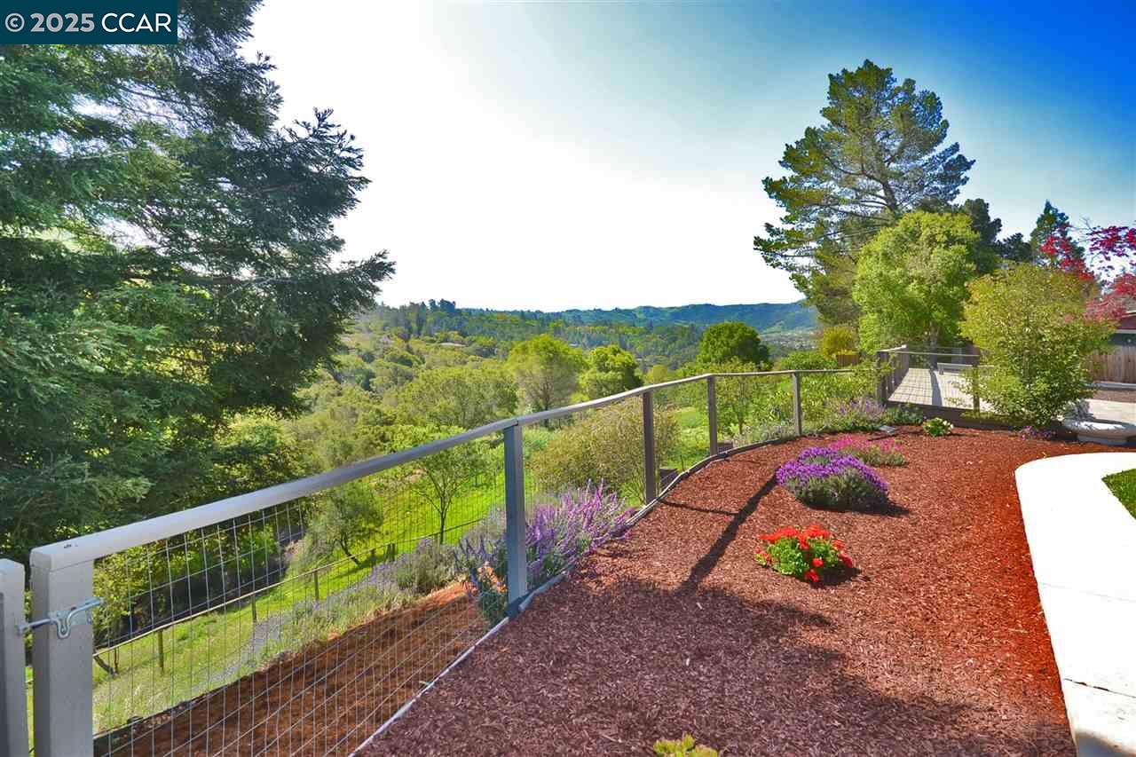 Detail Gallery Image 22 of 29 For 56 Bates Blvd, Orinda,  CA 94563 - 4 Beds | 2/1 Baths