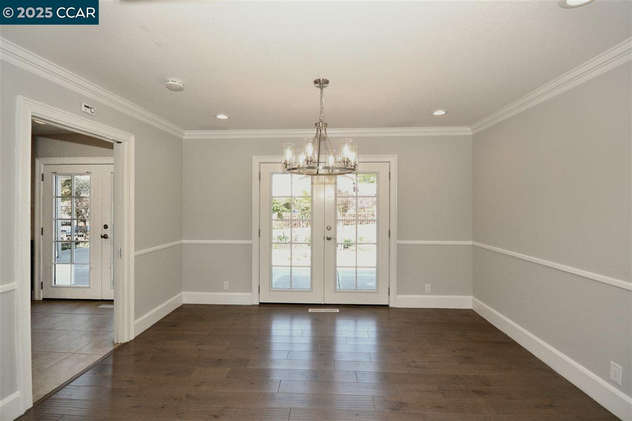 Detail Gallery Image 4 of 29 For 56 Bates Blvd, Orinda,  CA 94563 - 4 Beds | 2/1 Baths