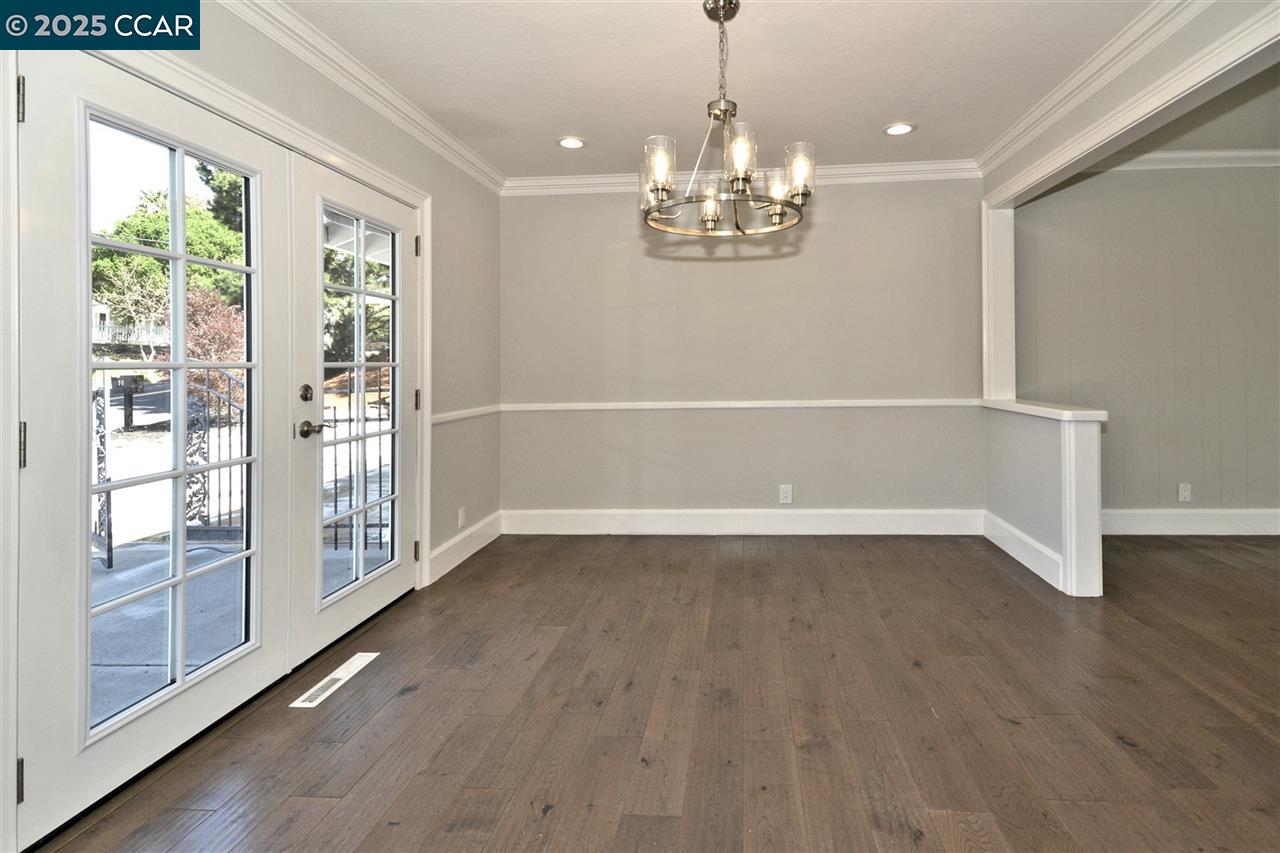 Detail Gallery Image 5 of 29 For 56 Bates Blvd, Orinda,  CA 94563 - 4 Beds | 2/1 Baths
