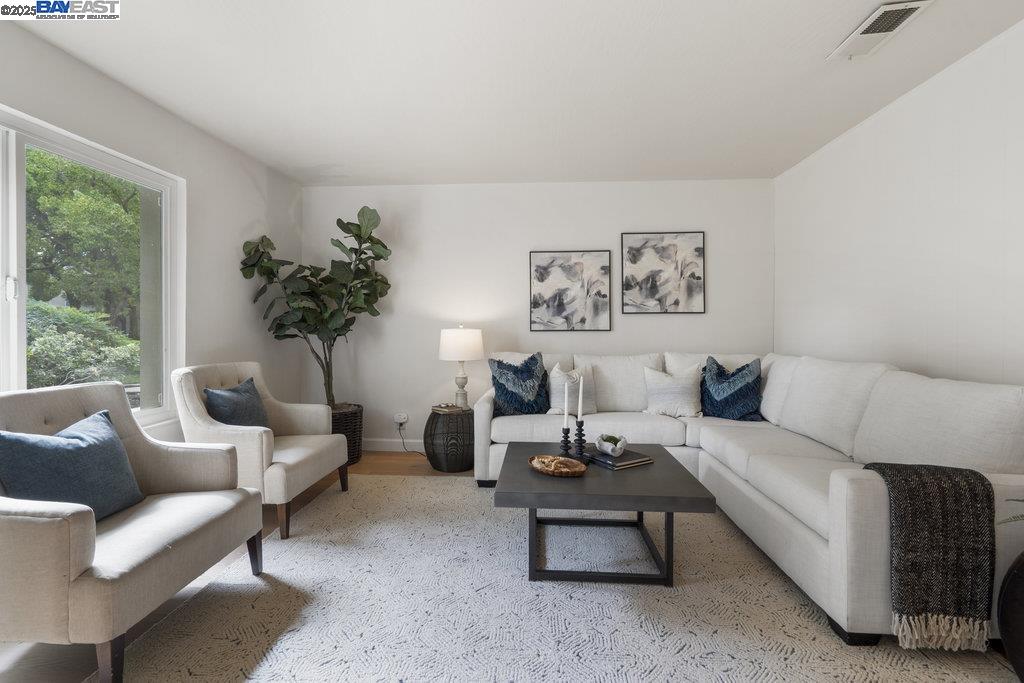 Photo #5: 41115034 Listing 