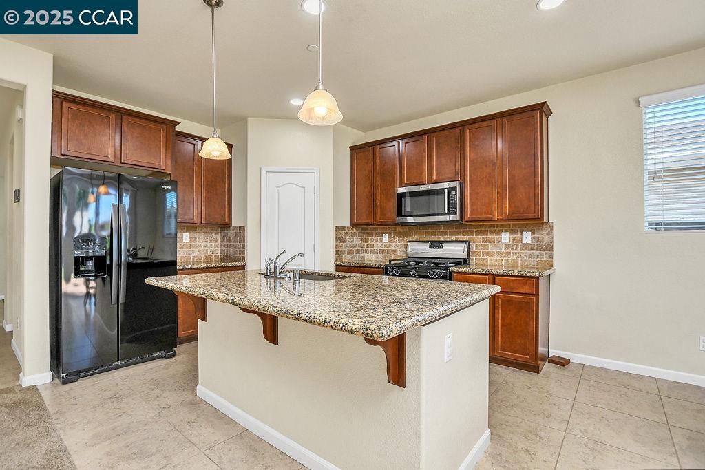 Detail Gallery Image 9 of 30 For 1410 Big Redwood Dr, Oakley,  CA 94561 - 4 Beds | 3 Baths