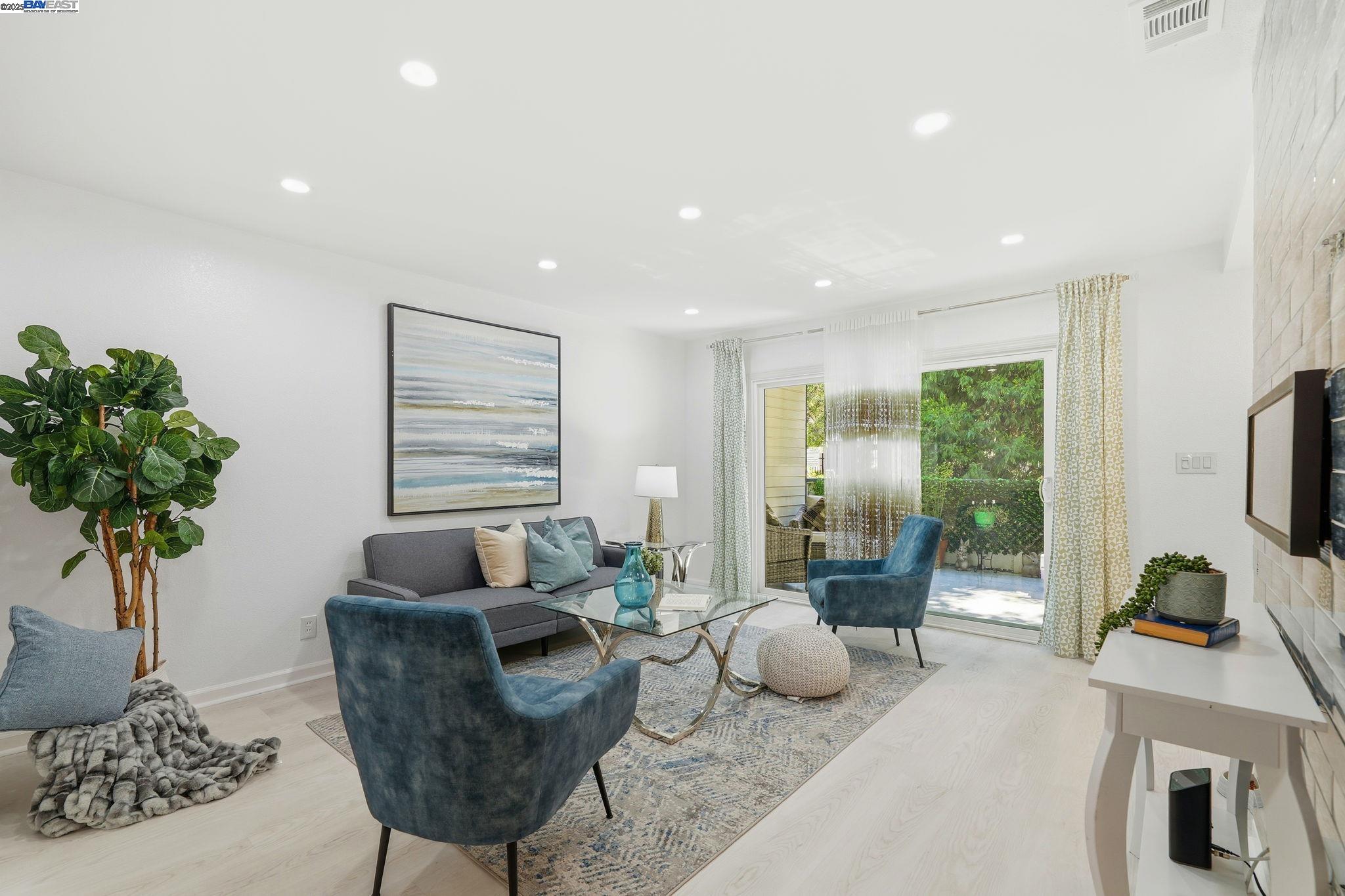 Detail Gallery Image 3 of 31 For 46762 Winema Cmn, Fremont,  CA 94539 - 2 Beds | 2 Baths