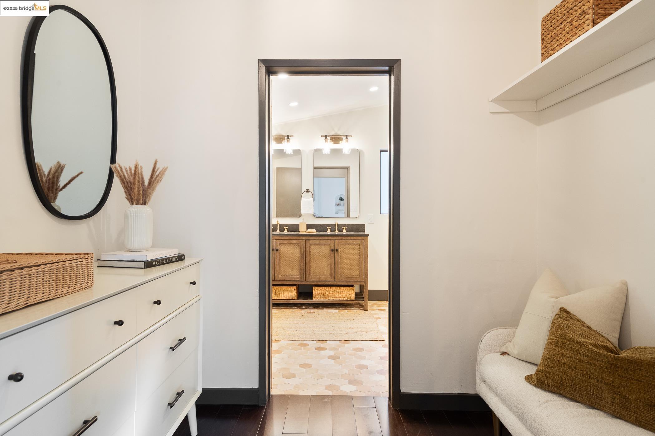 Detail Gallery Image 22 of 57 For 953 Grosvenor Pl, Oakland,  CA 94610 - 4 Beds | 3/1 Baths