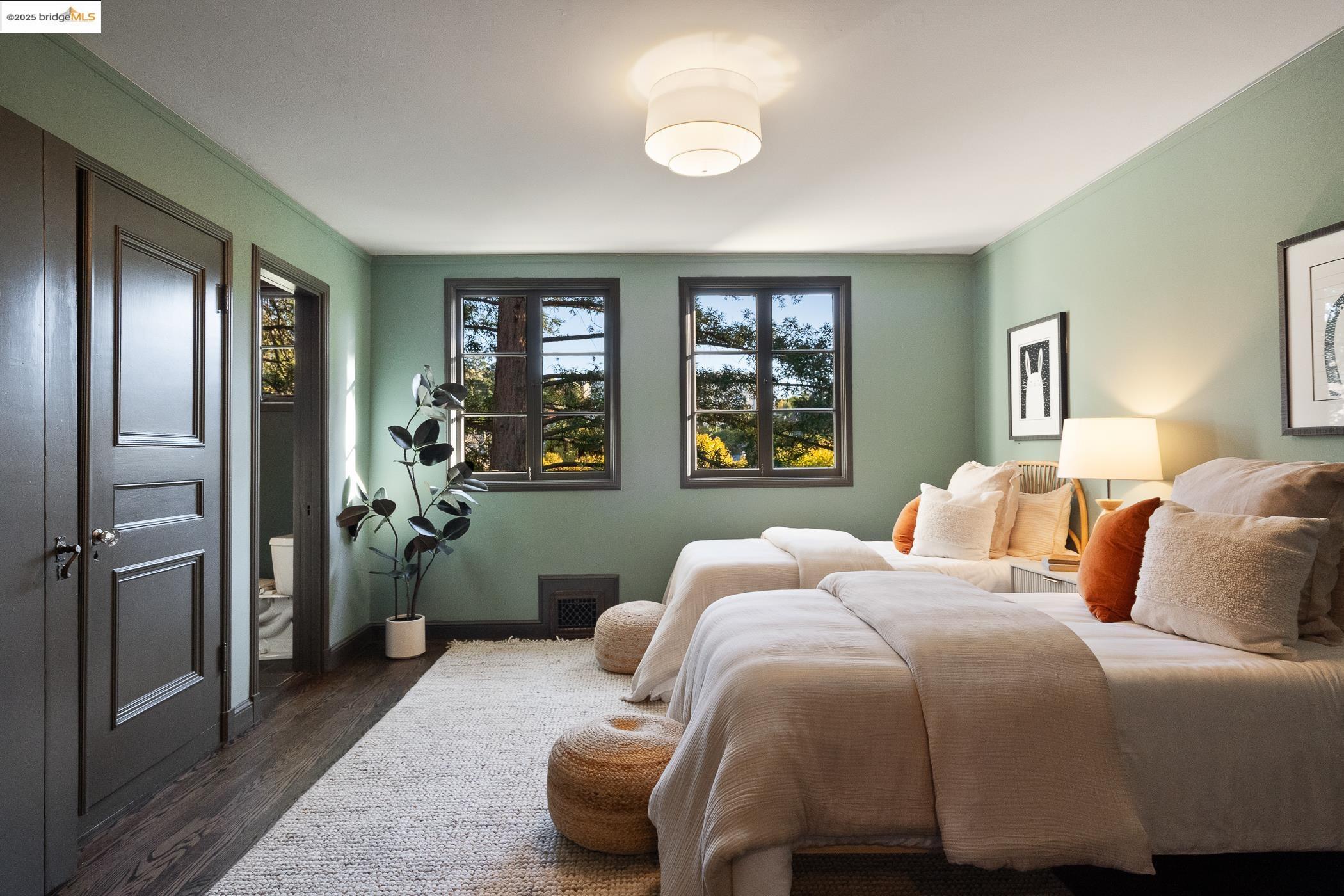 Detail Gallery Image 41 of 57 For 953 Grosvenor Pl, Oakland,  CA 94610 - 4 Beds | 3/1 Baths