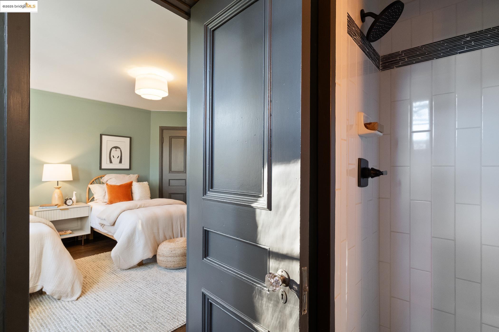 Detail Gallery Image 44 of 57 For 953 Grosvenor Pl, Oakland,  CA 94610 - 4 Beds | 3/1 Baths