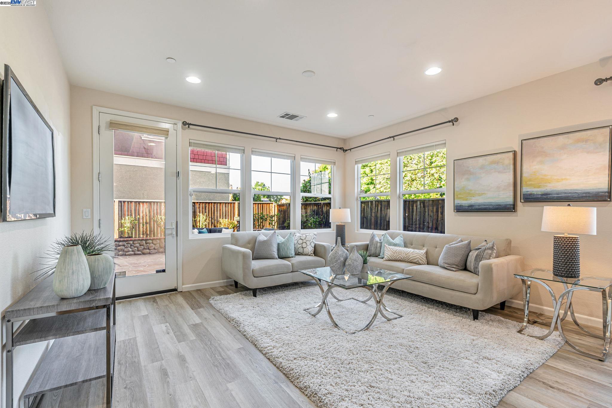 Detail Gallery Image 7 of 57 For 5801 Flora Cmn, Livermore,  CA 94551 - 4 Beds | 3 Baths