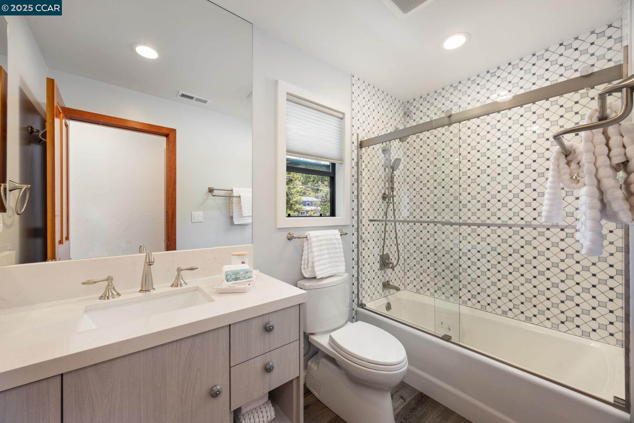 Detail Gallery Image 20 of 35 For 1834 Ivanhoe Ave, Lafayette,  CA 94549 - 5 Beds | 4 Baths