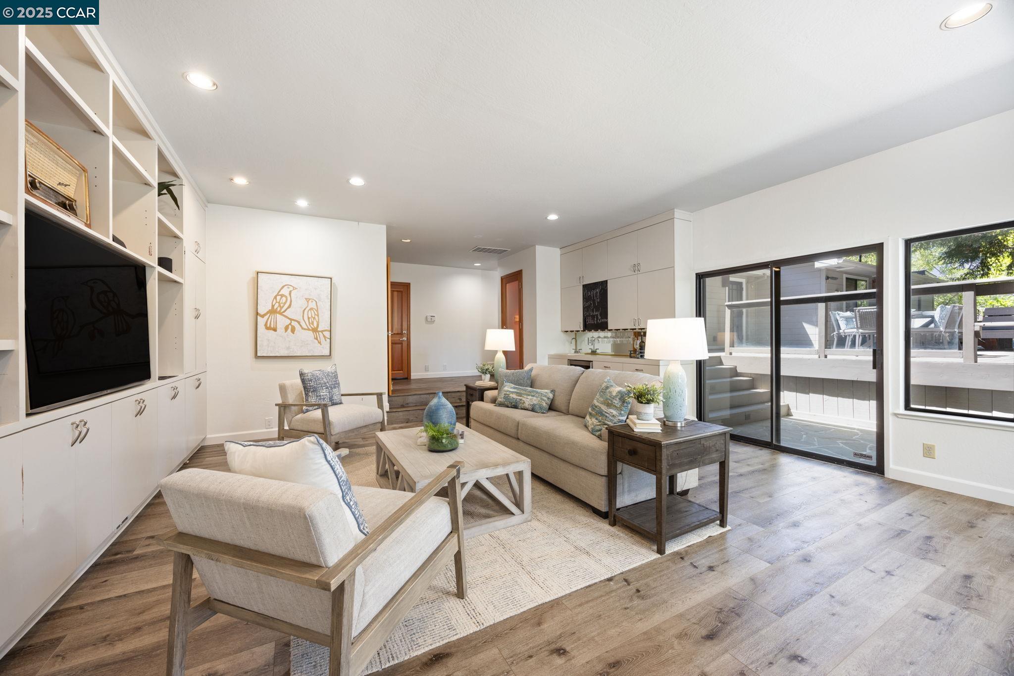 Detail Gallery Image 10 of 35 For 1834 Ivanhoe Ave, Lafayette,  CA 94549 - 5 Beds | 4 Baths