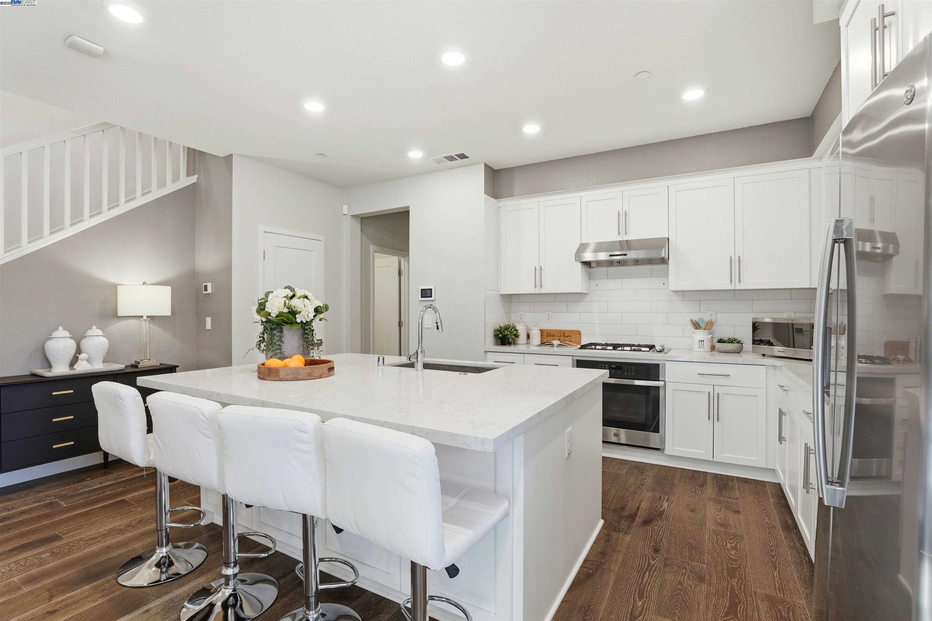 Detail Gallery Image 2 of 31 For 32112 via Vicenza, San Ramon,  CA 94583 - 4 Beds | 3/1 Baths