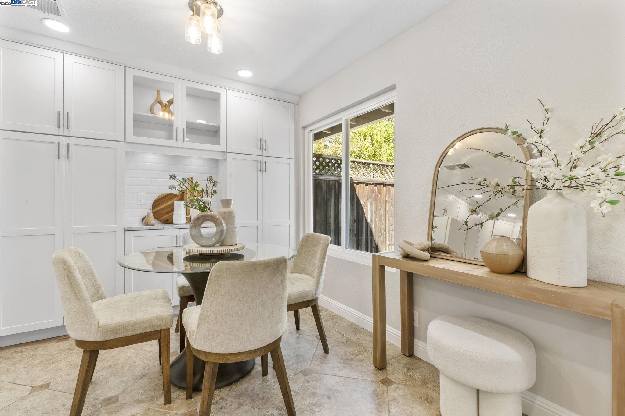 Detail Gallery Image 8 of 40 For 215 Mavis Dr, Pleasanton,  CA 94566 - 3 Beds | 2/1 Baths