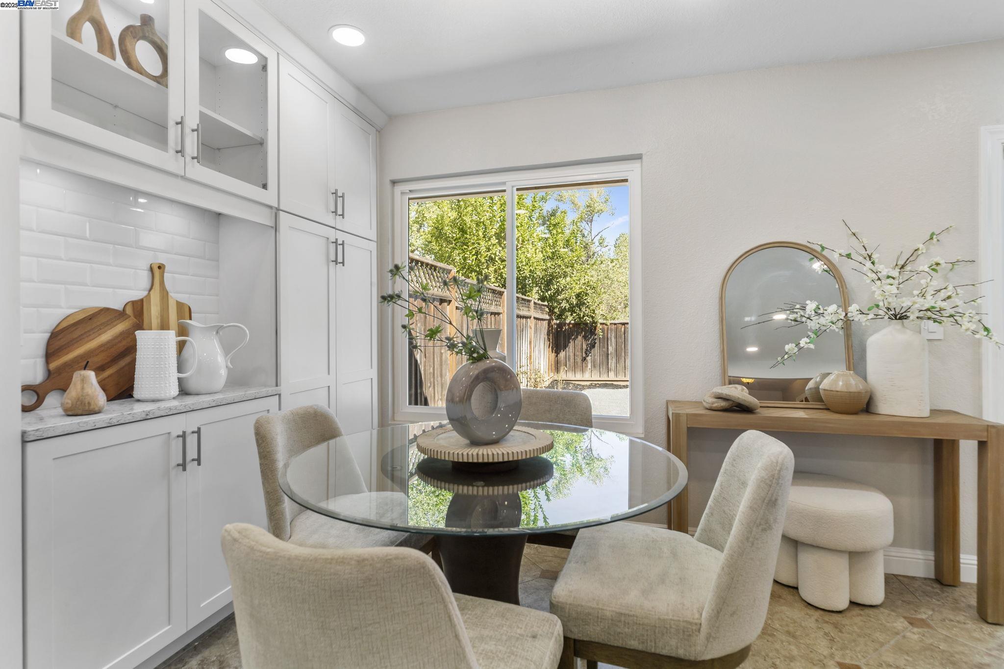 Detail Gallery Image 12 of 40 For 215 Mavis Dr, Pleasanton,  CA 94566 - 3 Beds | 2/1 Baths