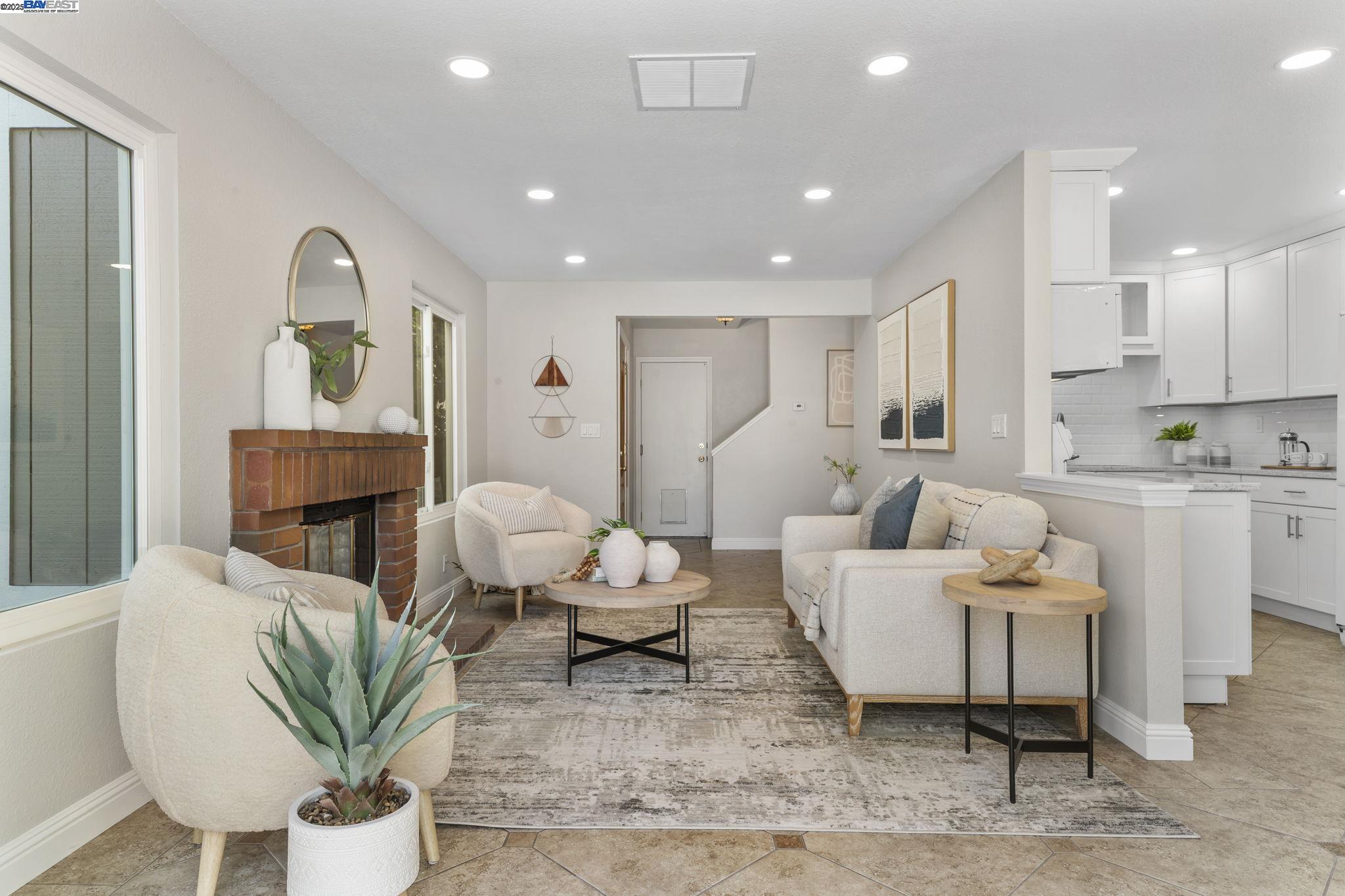 Detail Gallery Image 13 of 40 For 215 Mavis Dr, Pleasanton,  CA 94566 - 3 Beds | 2/1 Baths