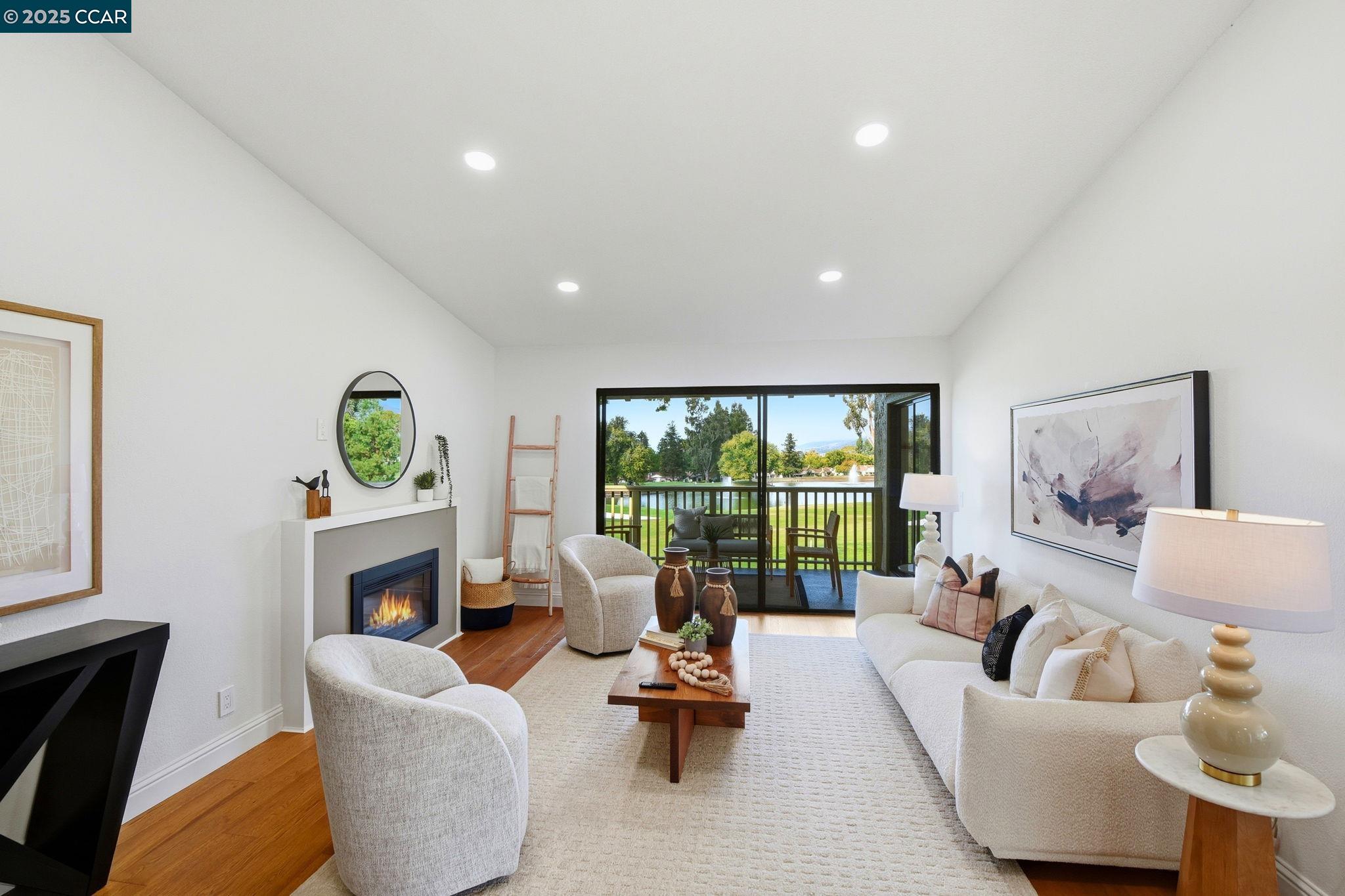 Detail Gallery Image 7 of 47 For 8366 Riesling Way, San Jose,  CA 95135 - 2 Beds | 2 Baths