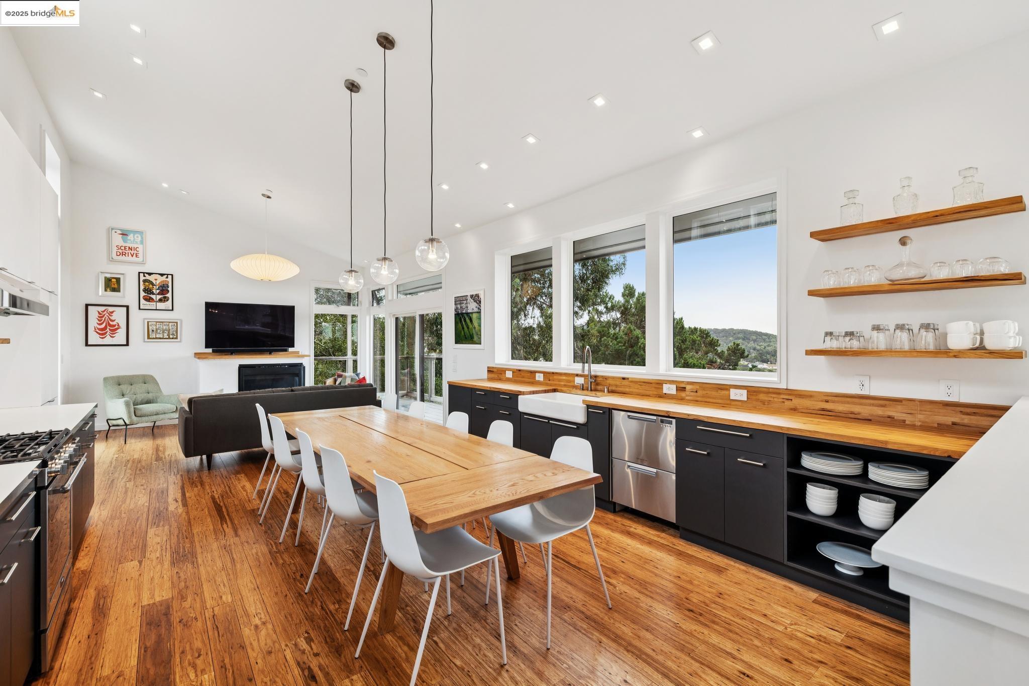 Front Image Thumbnail for EB41115079