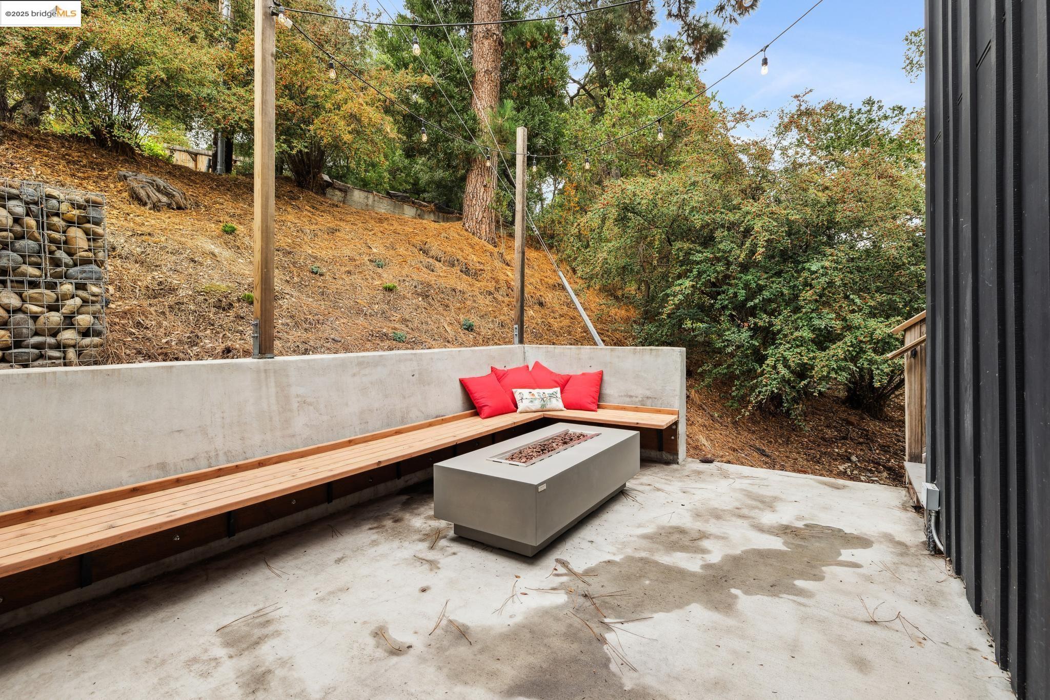 Detail Gallery Image 39 of 60 For 4520 Saint Andrews Road, Oakland,  CA 94605 - 3 Beds | 1/1 Baths