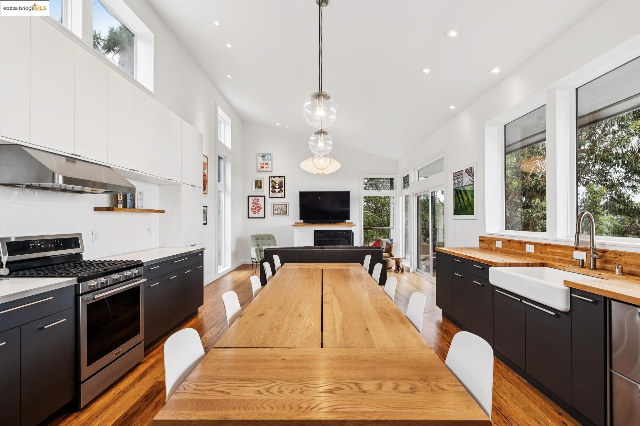 Detail Gallery Image 7 of 60 For 4520 Saint Andrews Road, Oakland,  CA 94605 - 3 Beds | 1/1 Baths