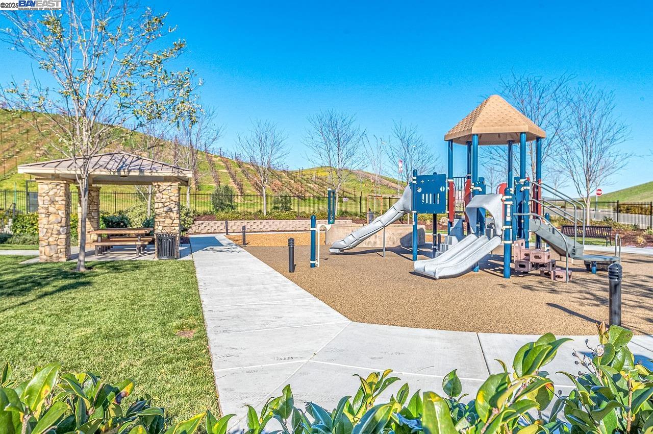 Detail Gallery Image 42 of 50 For 626 Heligan Ln #4,  Livermore,  CA 94551 - 4 Beds | 3/1 Baths