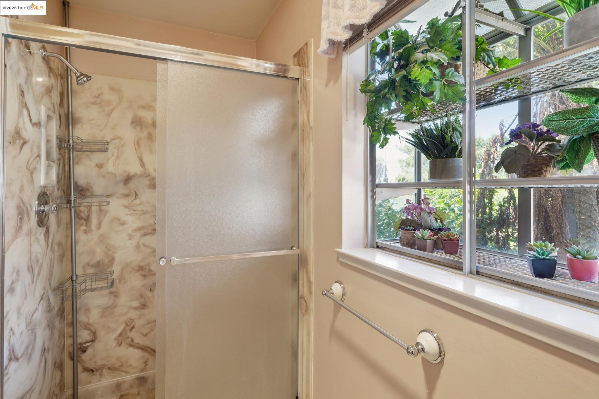 Detail Gallery Image 41 of 56 For 10317 Royal Oak Rd, Oakland,  CA 94605 - 4 Beds | 3 Baths