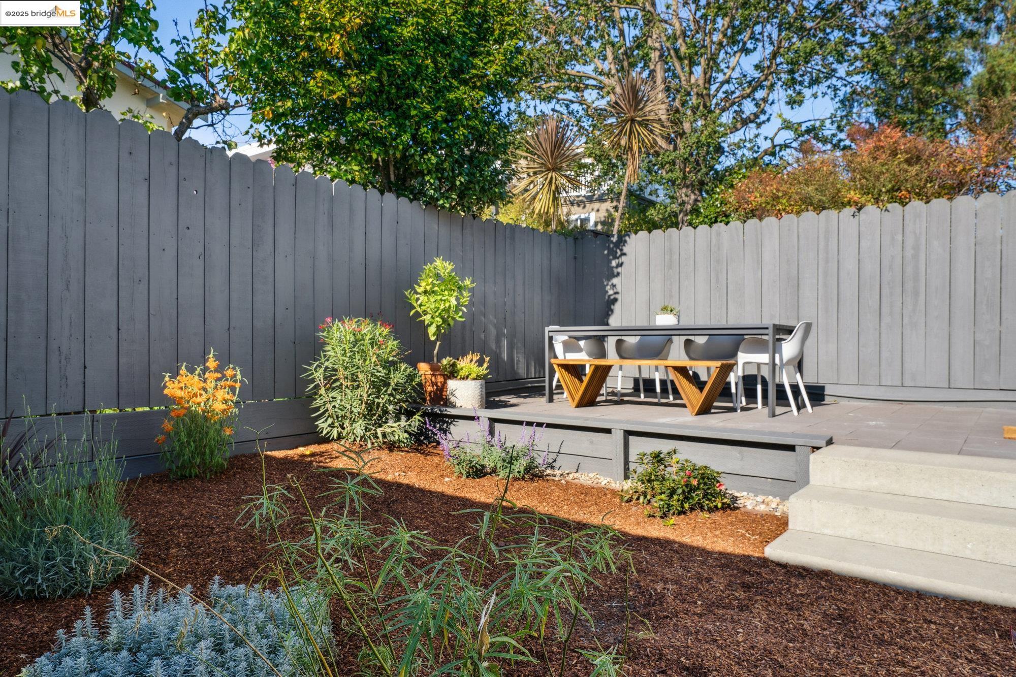 Detail Gallery Image 42 of 53 For 907 York St, Oakland,  CA 94610 - 3 Beds | 2 Baths