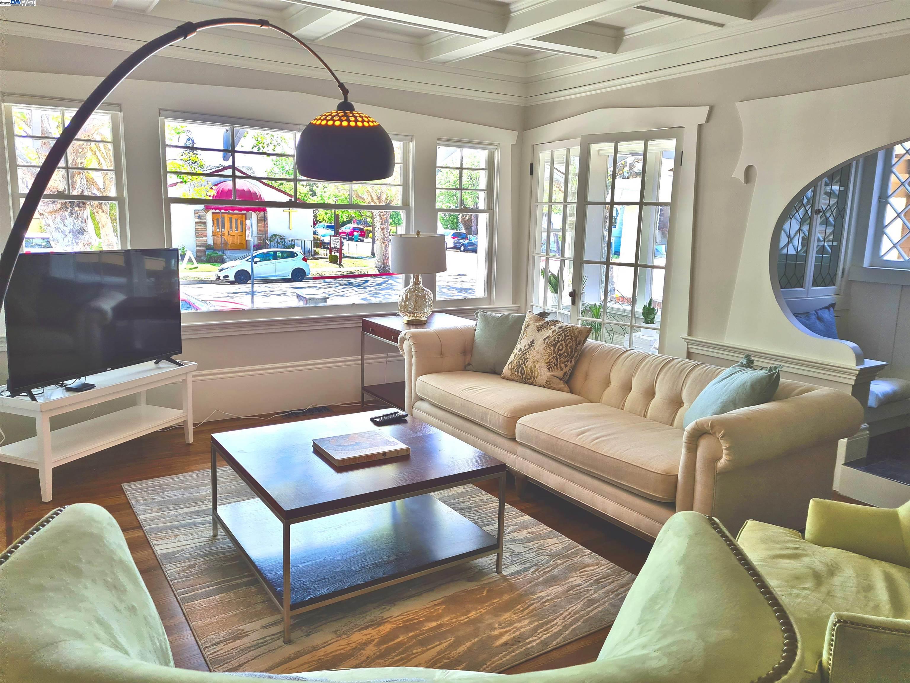 Detail Gallery Image 8 of 50 For 3103 Central, Alameda,  CA 94501 - 4 Beds | 3/1 Baths