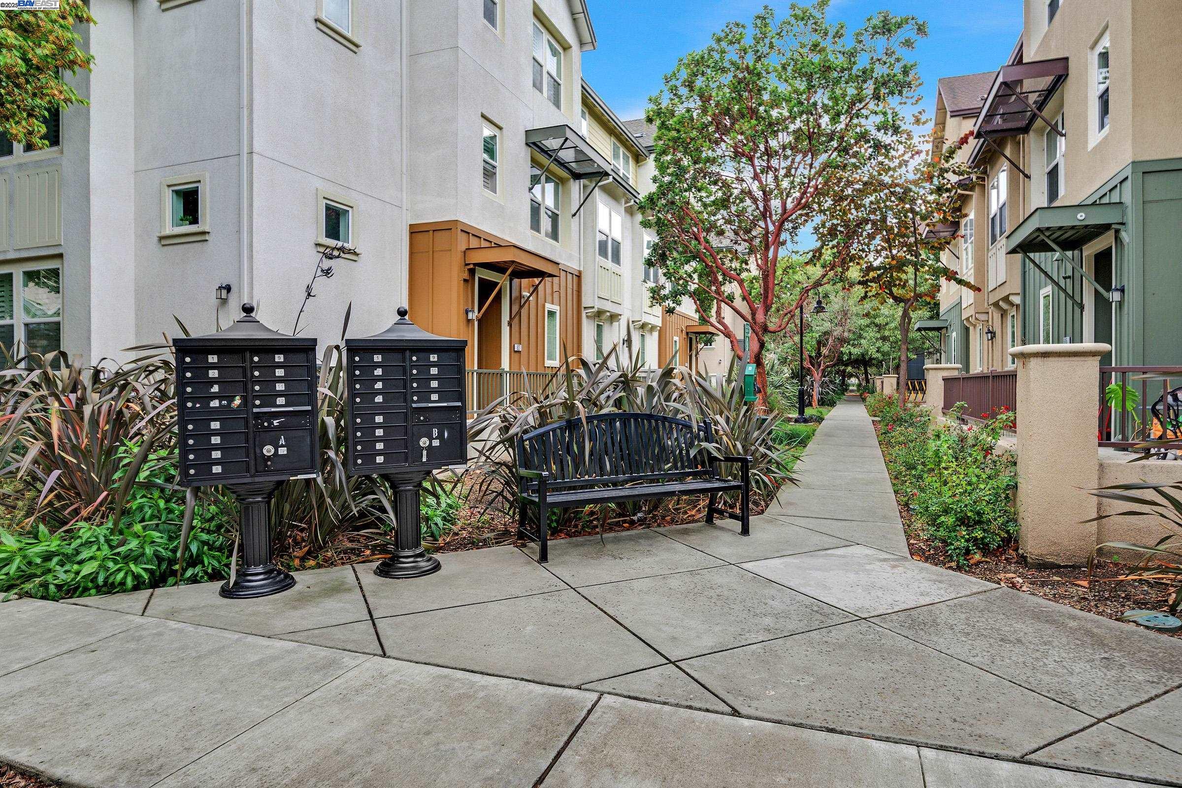 Detail Gallery Image 28 of 44 For 589 Staley Ave, Hayward,  CA 94541 - 2 Beds | 2/1 Baths