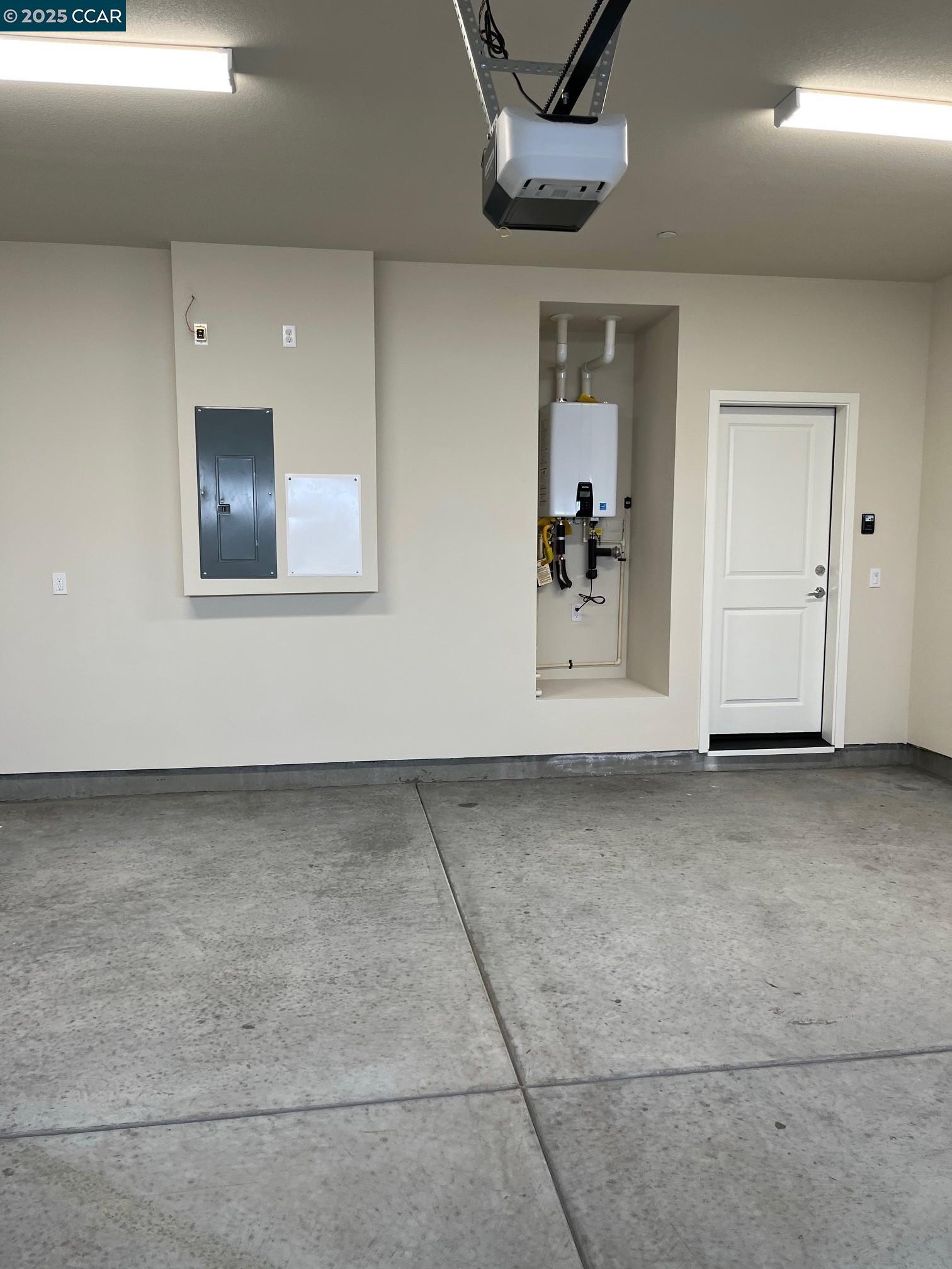 Detail Gallery Image 7 of 11 For 5520 Majestic Oak Court, Antioch,  CA 94531 - 4 Beds | 3/1 Baths