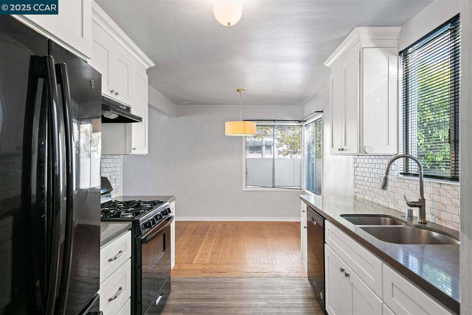 Detail Gallery Image 10 of 45 For 905 61st St, Oakland,  CA 94608 - – Beds | – Baths