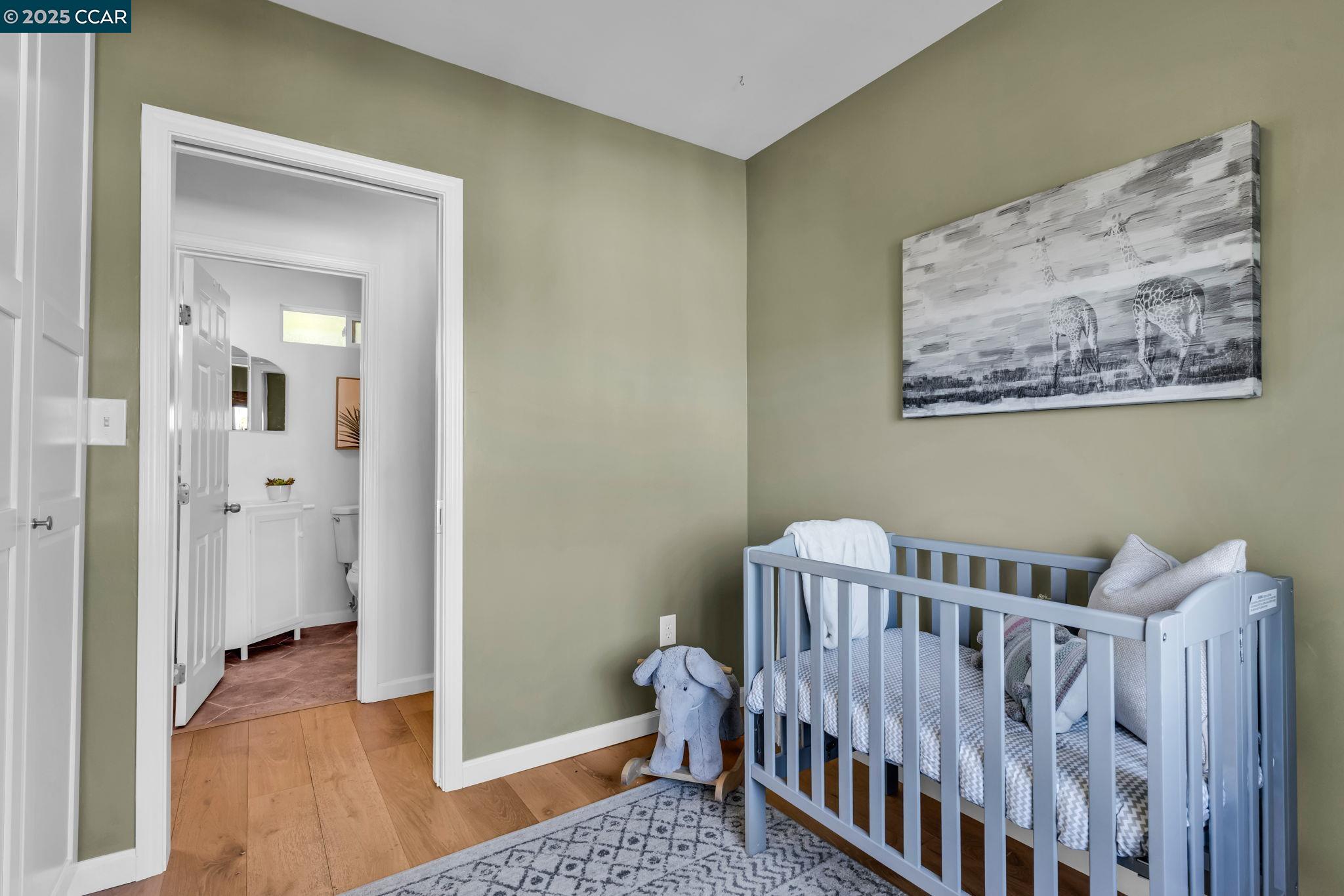 Detail Gallery Image 11 of 43 For 1519 Commerce Way, Oakland,  CA 94606 - 2 Beds | 1 Baths
