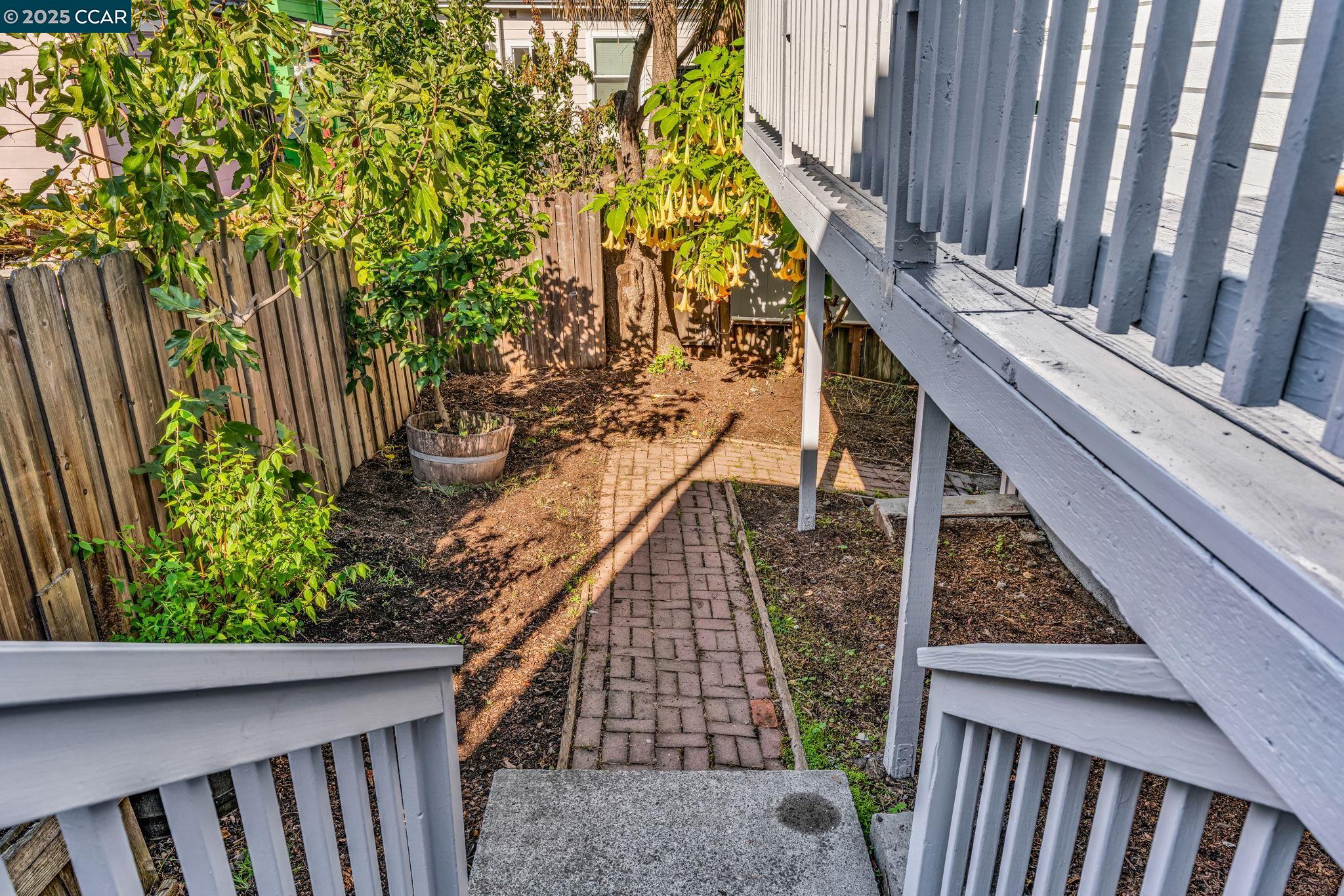 Detail Gallery Image 34 of 43 For 1519 Commerce Way, Oakland,  CA 94606 - 2 Beds | 1 Baths