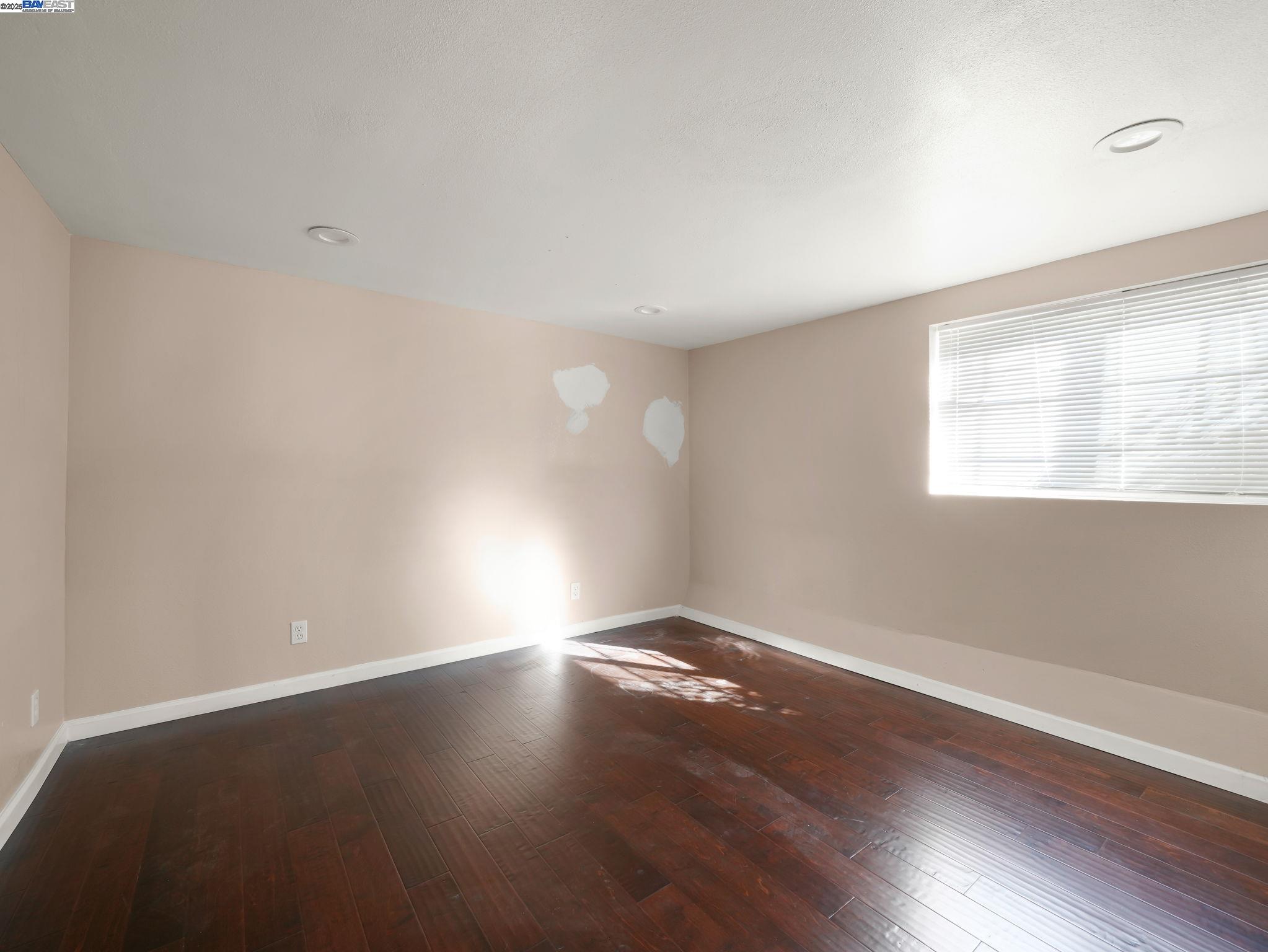 Detail Gallery Image 8 of 32 For 486 Mcauley St, Oakland,  CA 94609 - 3 Beds | 2/1 Baths