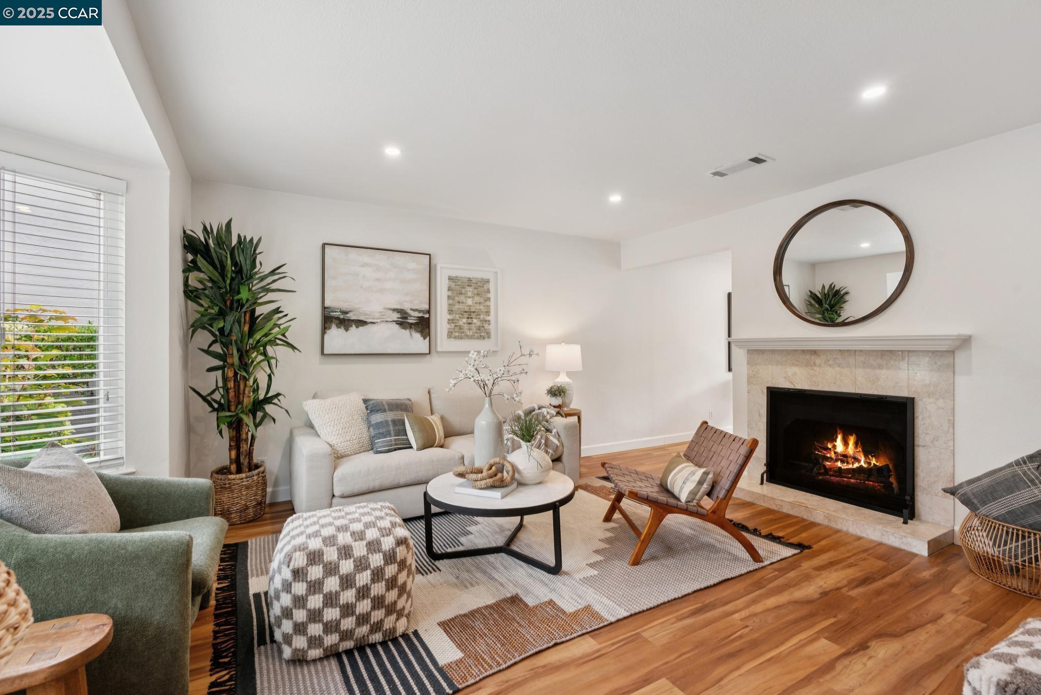 Front Image Thumbnail for CC41115110