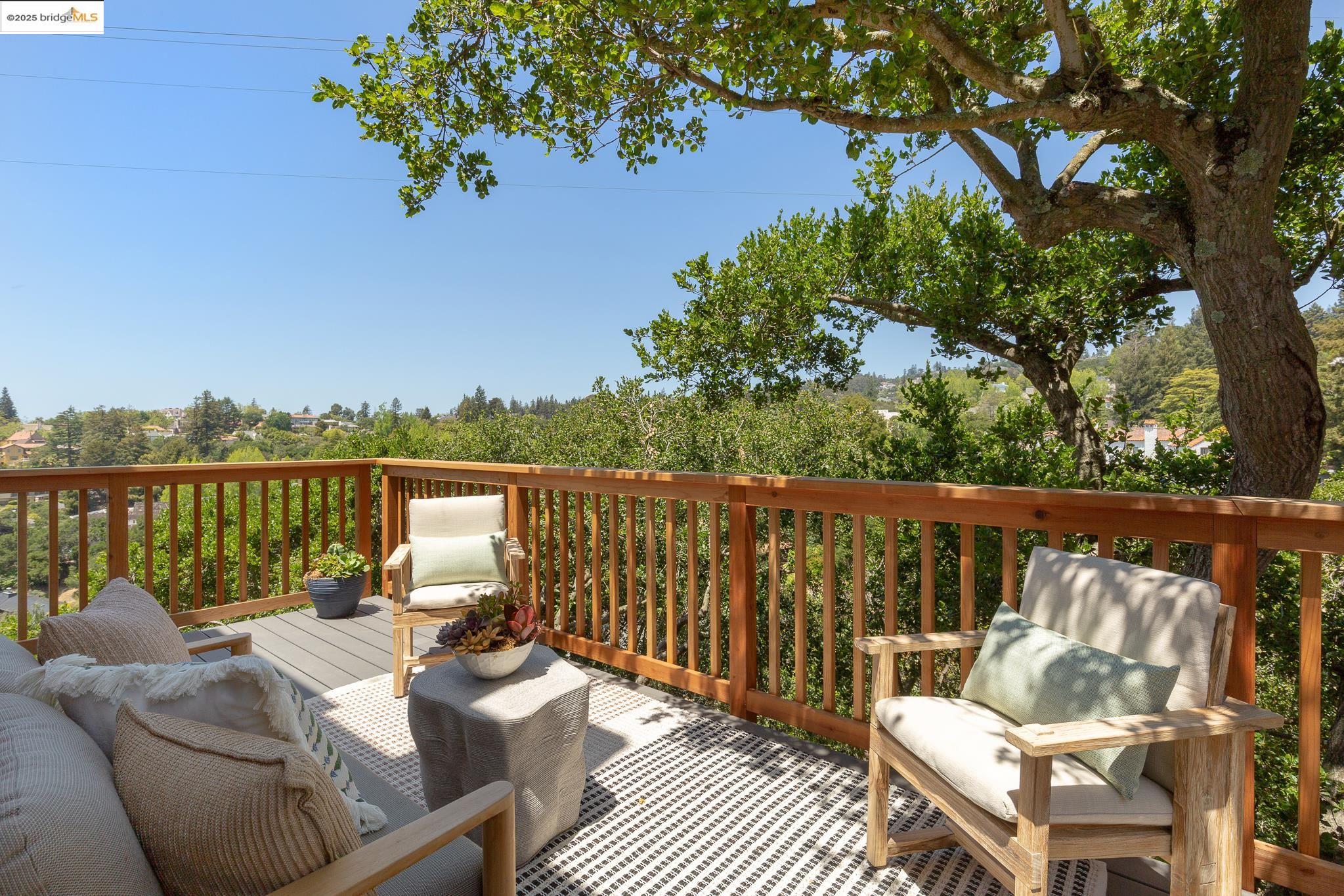 Detail Gallery Image 7 of 40 For 2 Cavendish Ln, Piedmont,  CA 94602 - 3 Beds | 2/1 Baths