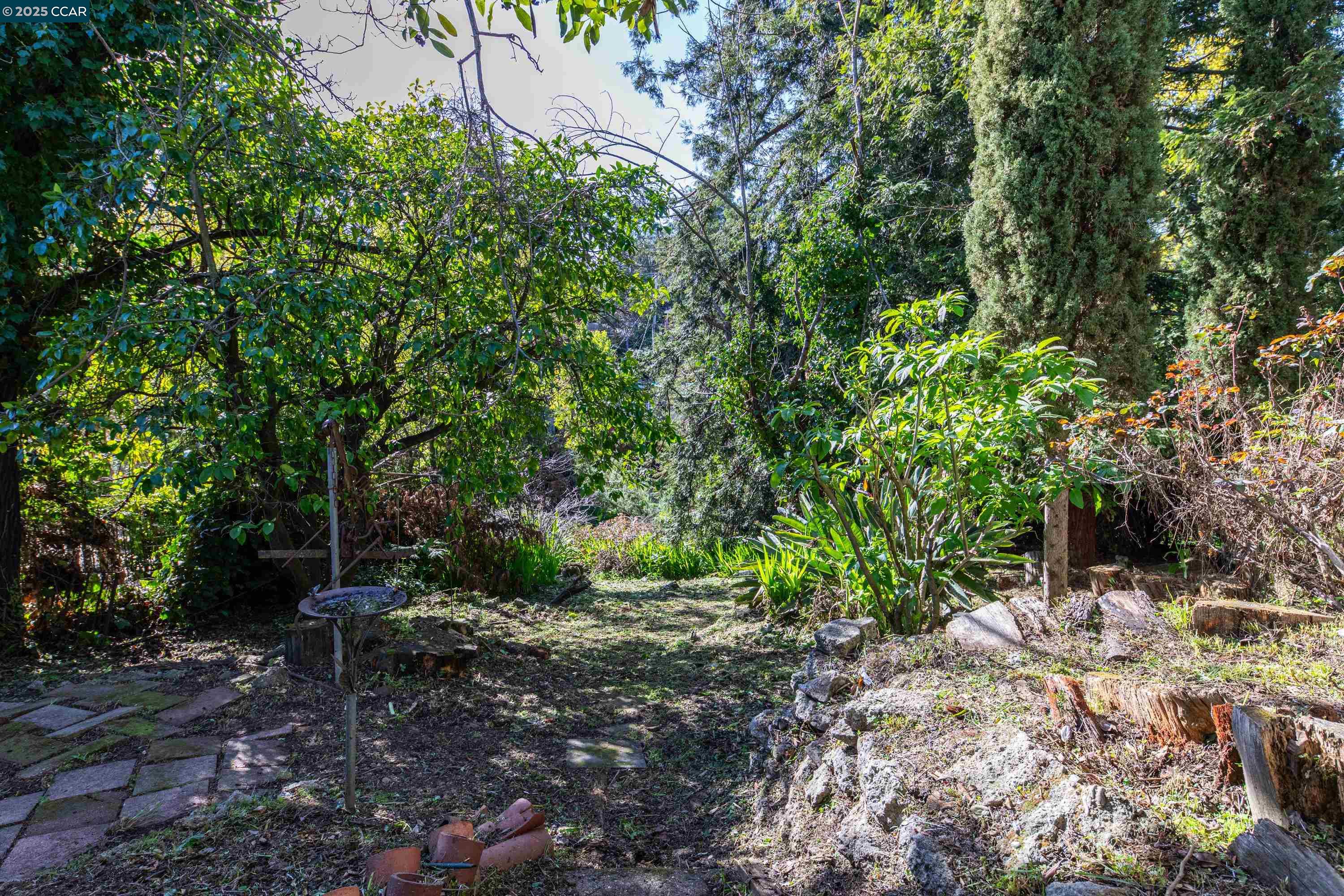 Detail Gallery Image 25 of 30 For 6391 Hillmont Dr, Oakland,  CA 94605 - 2 Beds | 1 Baths