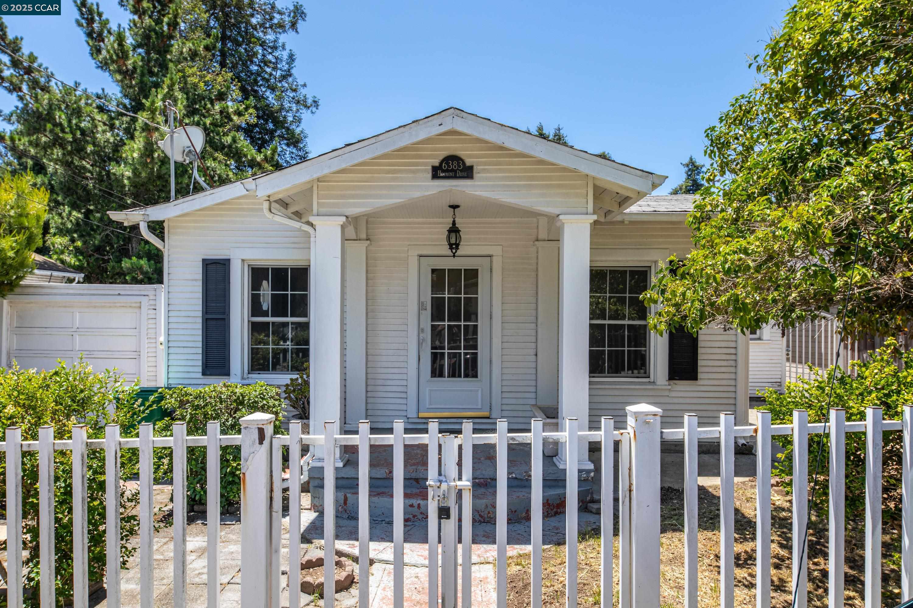 Detail Gallery Image 3 of 27 For 6383 Hillmont Dr, Oakland,  CA 94605 - 3 Beds | 1 Baths