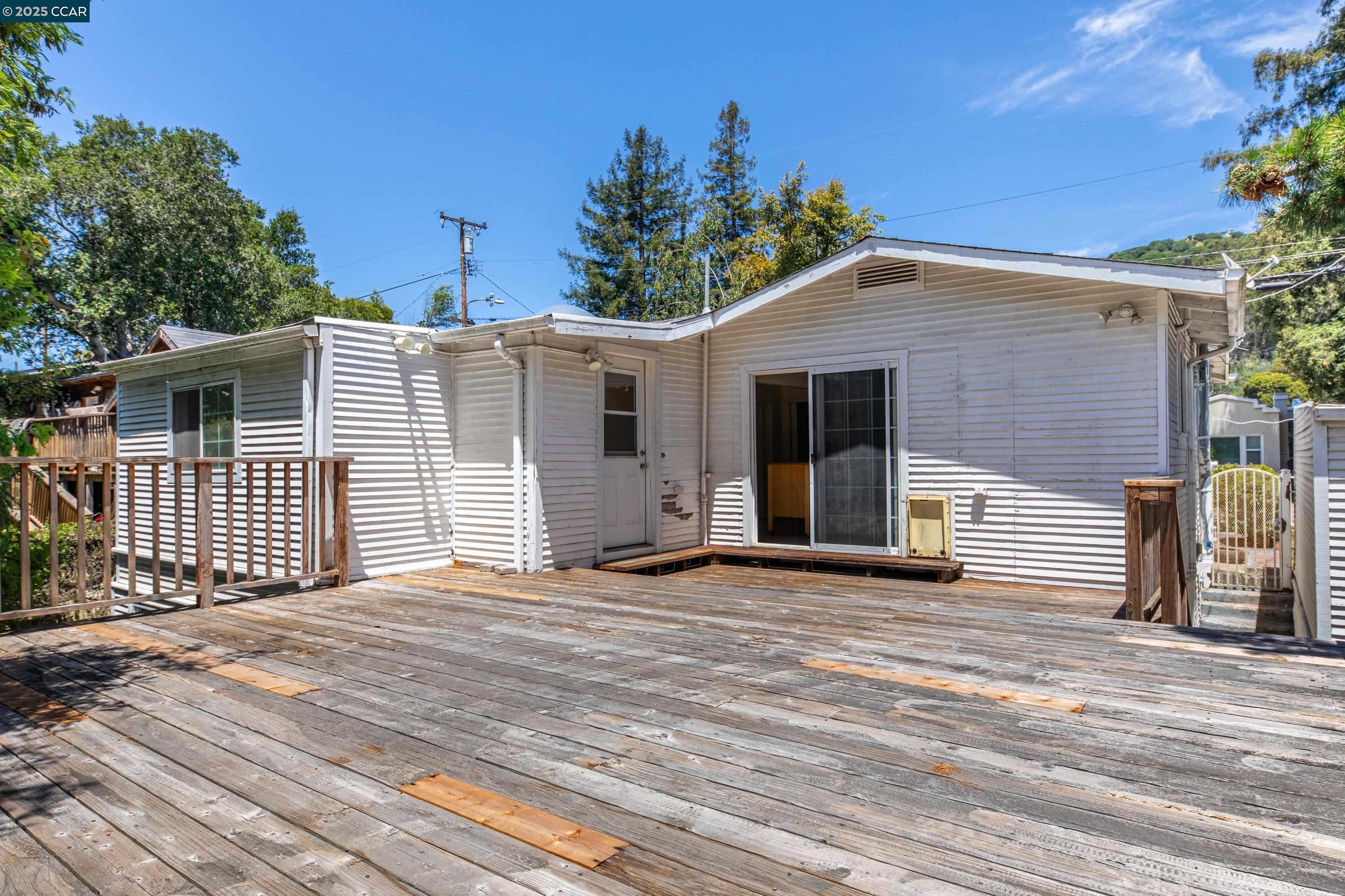 Detail Gallery Image 23 of 27 For 6383 Hillmont Dr, Oakland,  CA 94605 - 3 Beds | 1 Baths