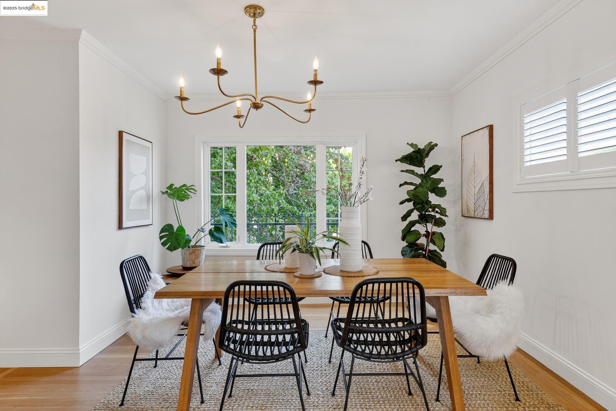 Detail Gallery Image 13 of 54 For 542 Midcrest Rd, Oakland,  CA 94610 - 2 Beds | 2 Baths