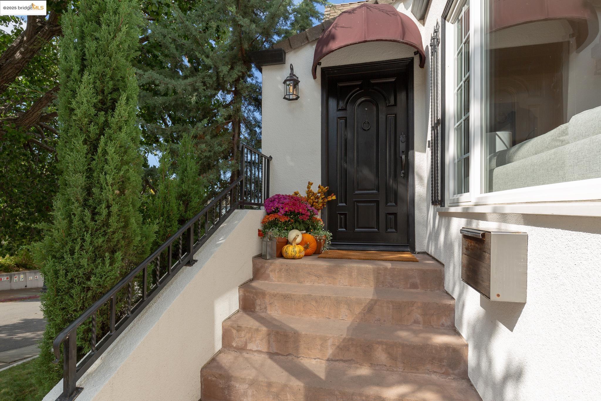 Detail Gallery Image 53 of 54 For 542 Midcrest Rd, Oakland,  CA 94610 - 2 Beds | 2 Baths