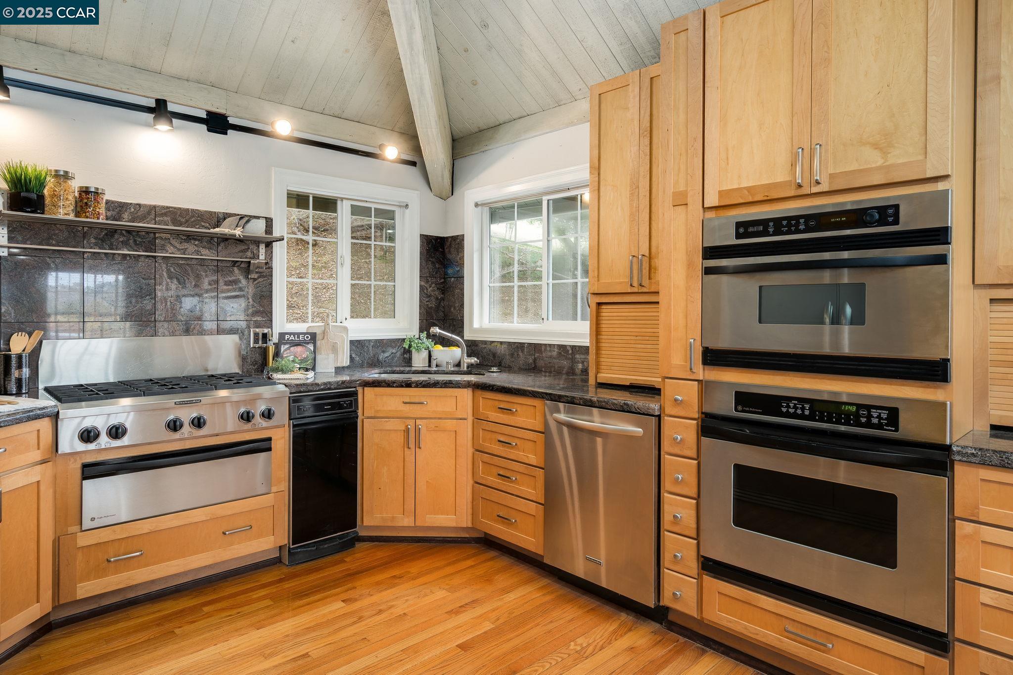 Detail Gallery Image 23 of 60 For 1 Harris Hill Dr, Novato,  CA 94947 - 4 Beds | 2/1 Baths