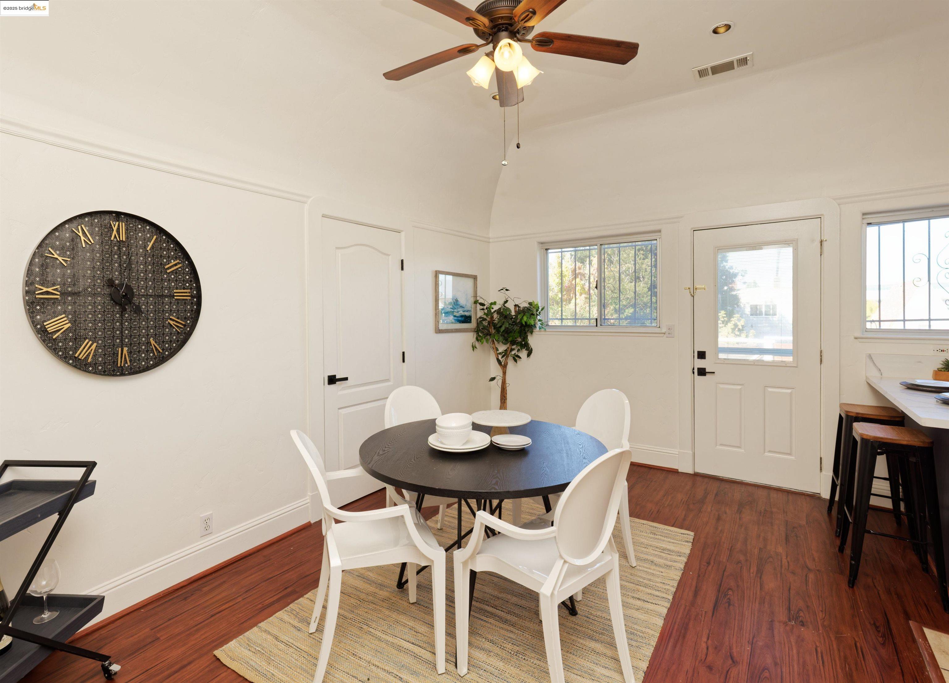 Detail Gallery Image 8 of 23 For 1033 Magnolia St, Oakland,  CA 94607 - – Beds | – Baths