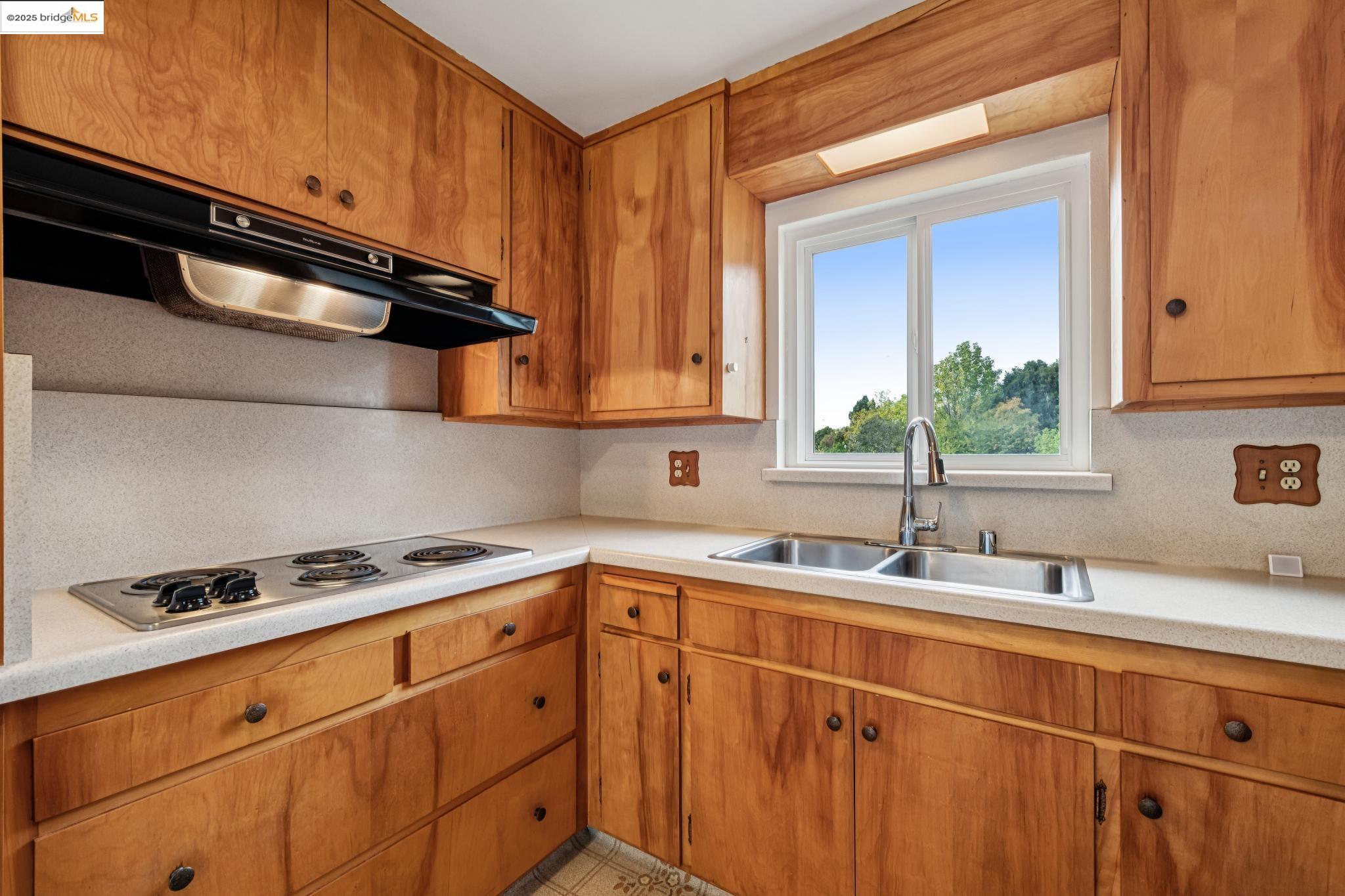 Detail Gallery Image 13 of 41 For 7553 Stockton Ave., El Cerrito,  CA 94530 - 3 Beds | 3 Baths