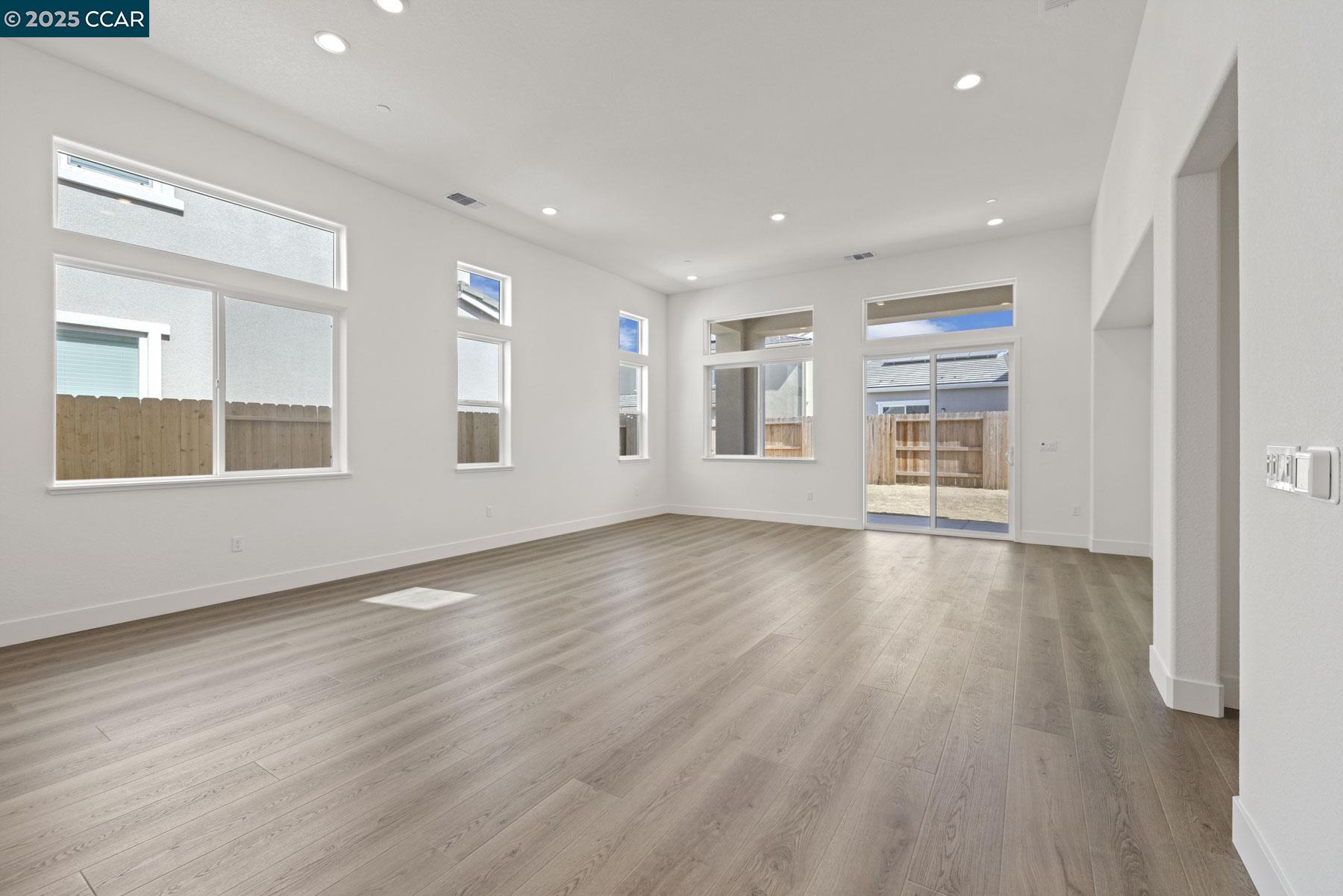 Detail Gallery Image 16 of 39 For 127 Bodega Drive, Lodi,  CA 95240-0000 - 4 Beds | 2/1 Baths