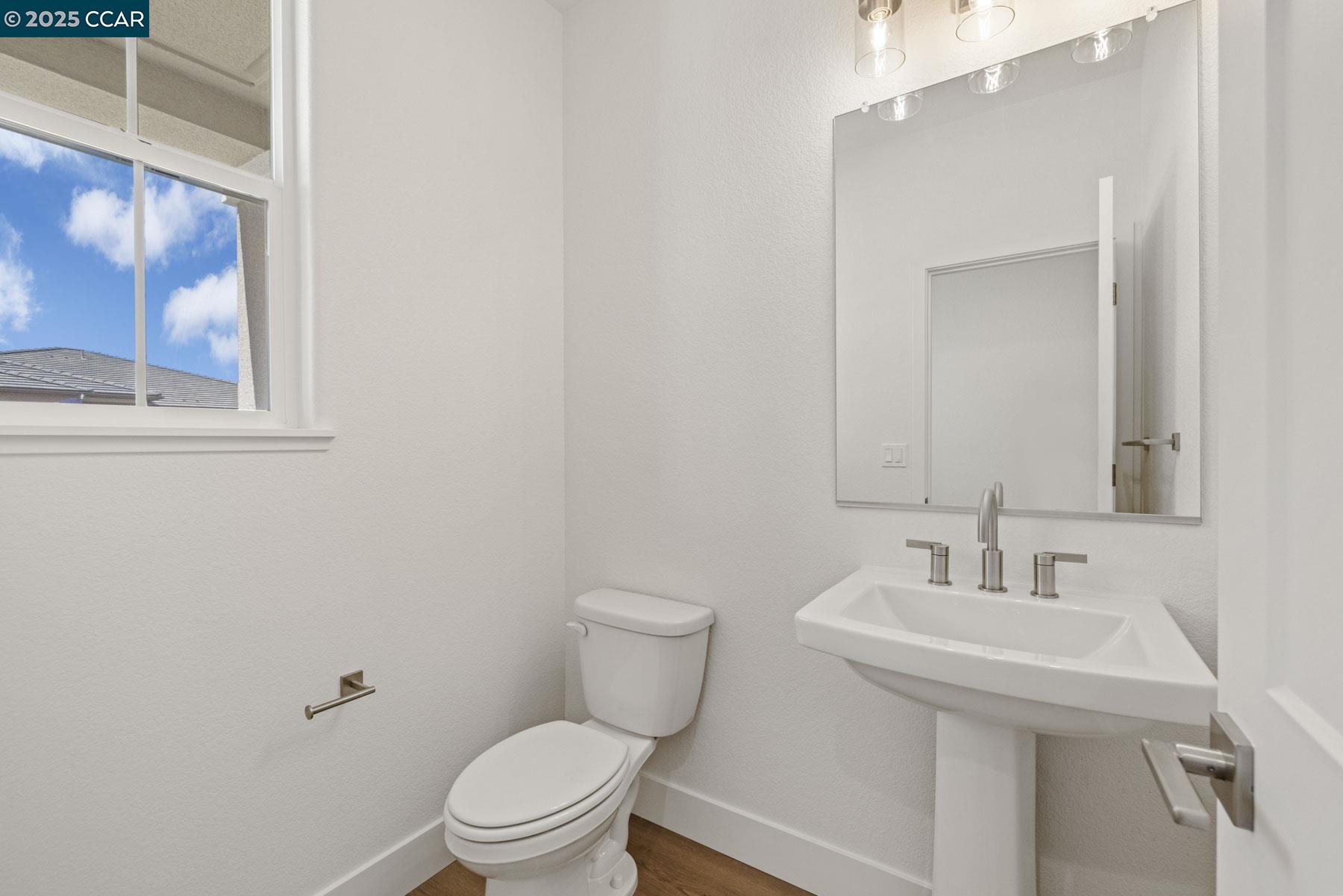 Detail Gallery Image 6 of 39 For 127 Bodega Drive, Lodi,  CA 95240-0000 - 4 Beds | 2/1 Baths