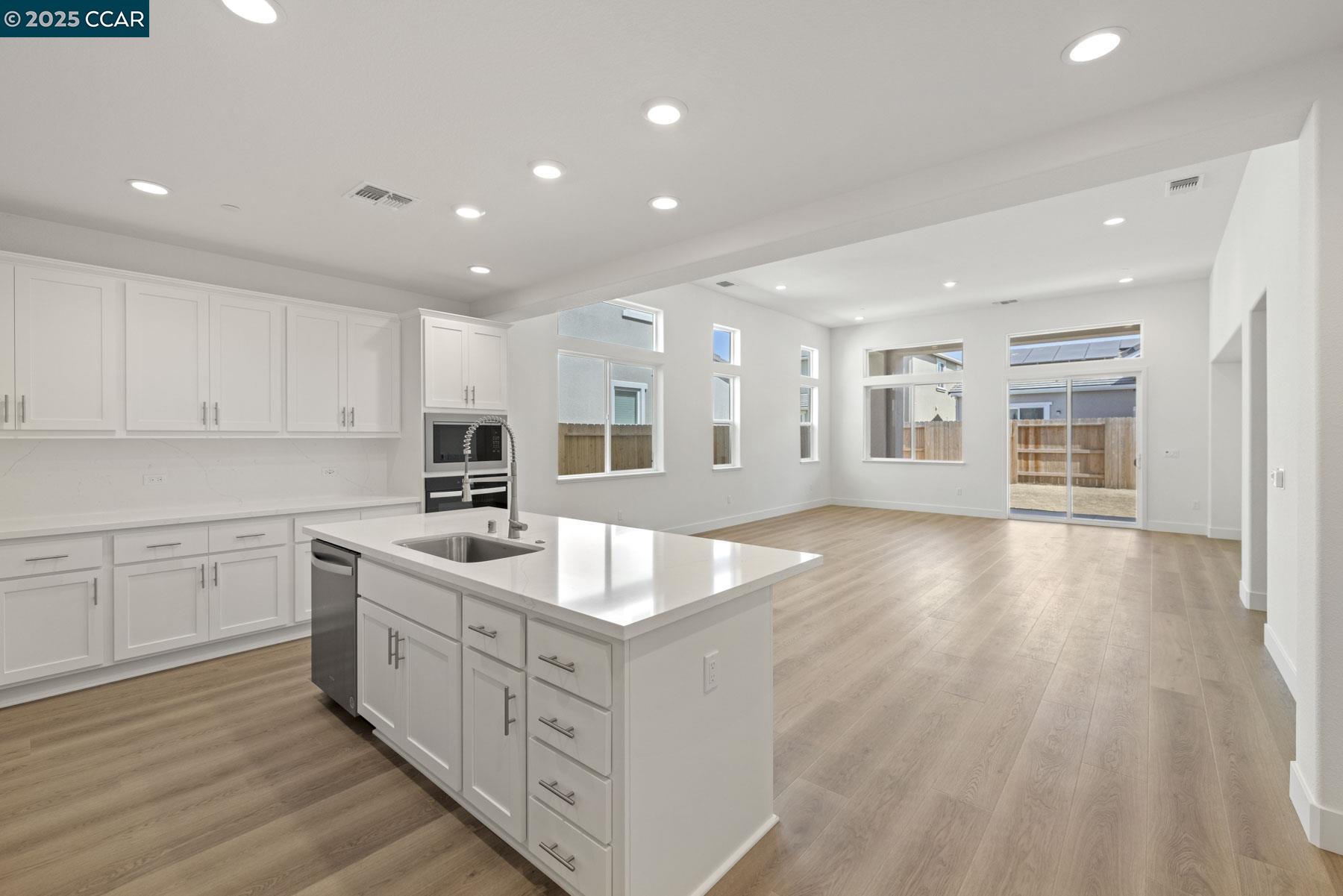 Detail Gallery Image 9 of 39 For 127 Bodega Drive, Lodi,  CA 95240-0000 - 4 Beds | 2/1 Baths