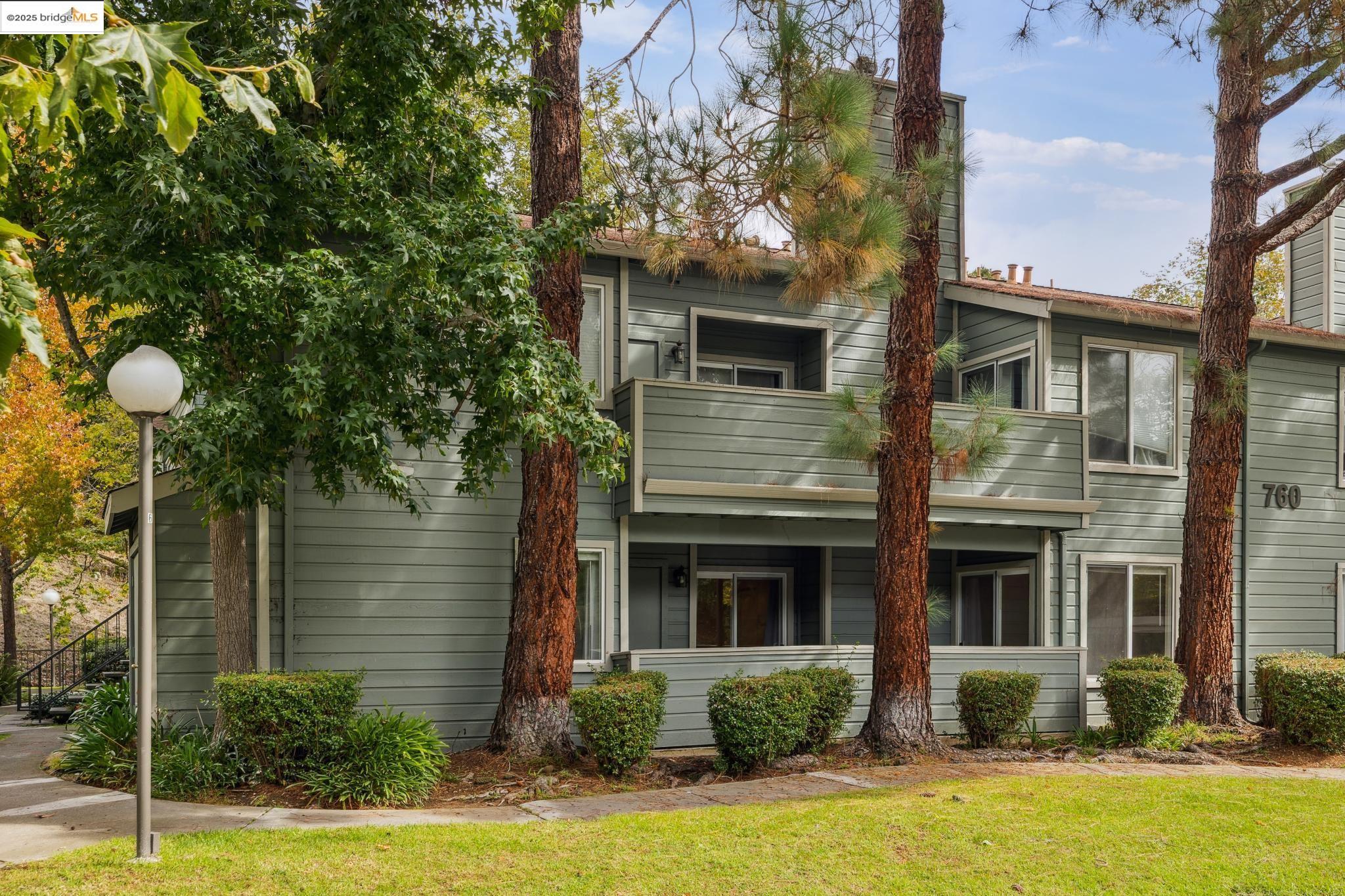 Front Image Thumbnail for EB41115147