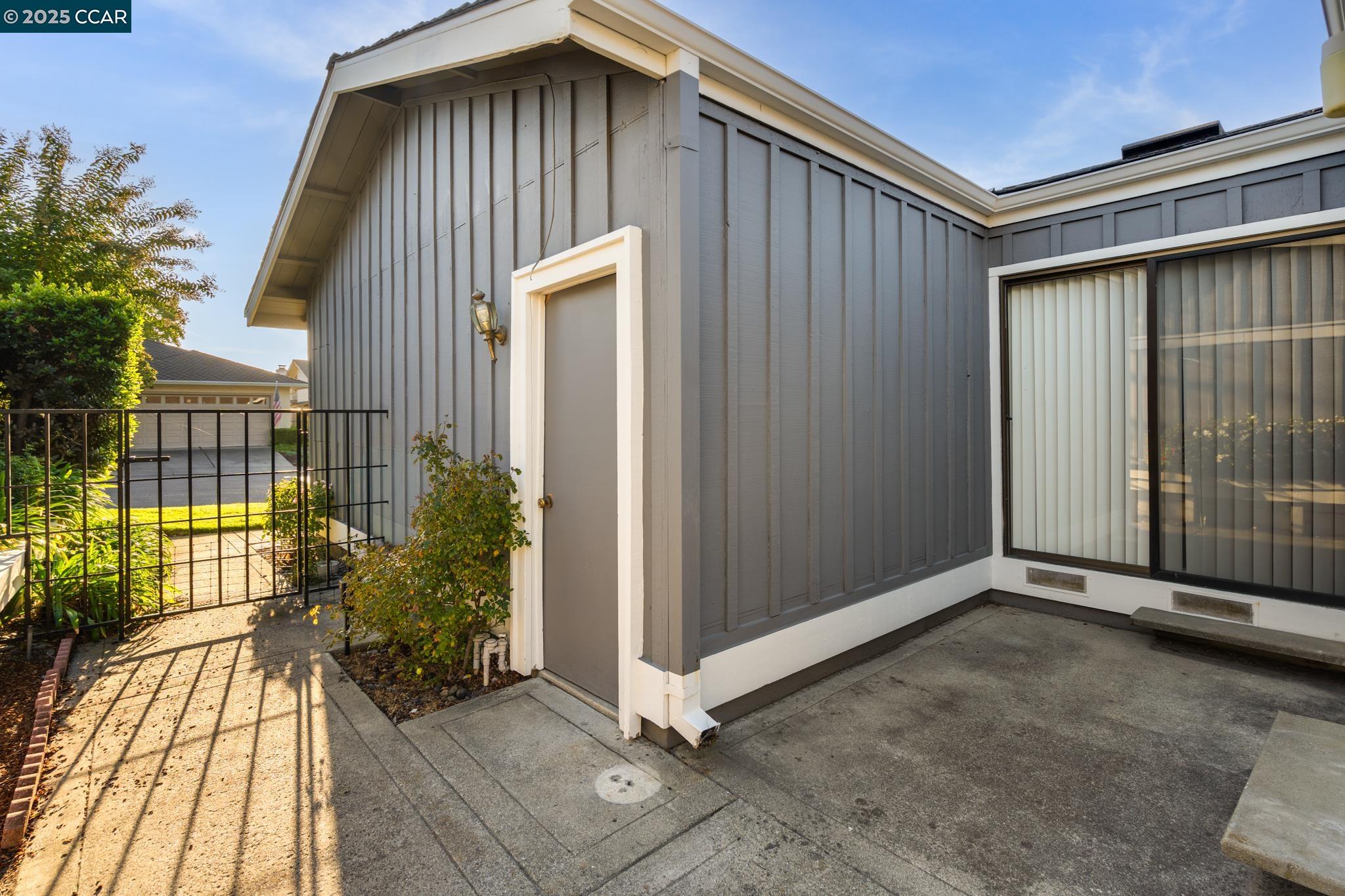 Detail Gallery Image 4 of 31 For 1942 Rancho Verde Circle E, Danville,  CA 94526 - 3 Beds | 2 Baths