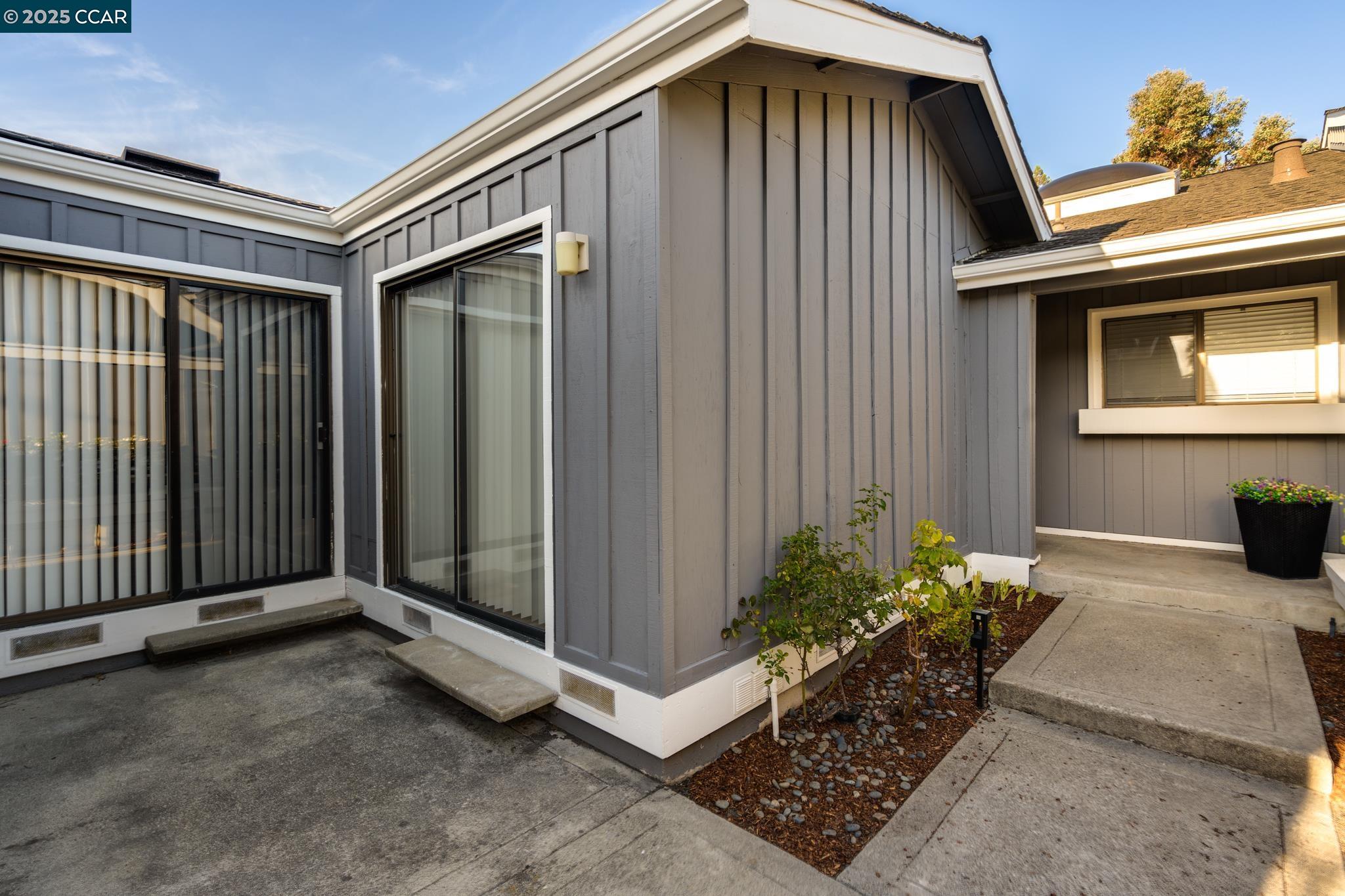 Detail Gallery Image 5 of 31 For 1942 Rancho Verde Circle E, Danville,  CA 94526 - 3 Beds | 2 Baths